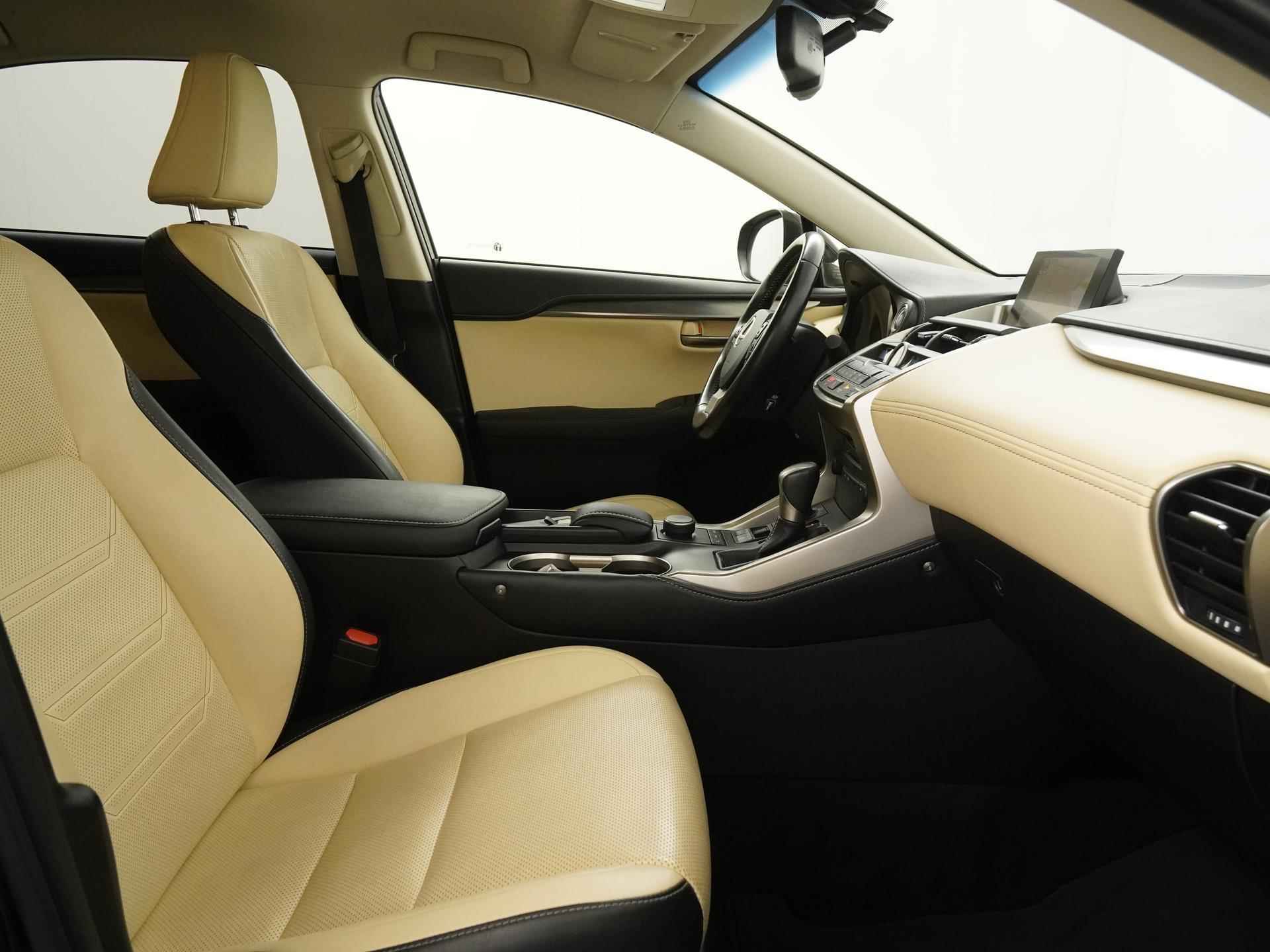 Lexus NX 300h AWD Luxury Line | Camera | Leder | Elek. Achterklep | Zondag Open! - 3/38