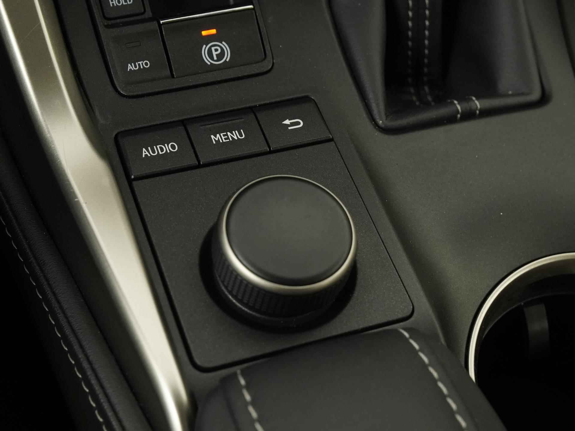 Lexus NX 300h AWD Luxury Line | Camera | Leder | Elek. Achterklep | Zondag Open! - 13/38