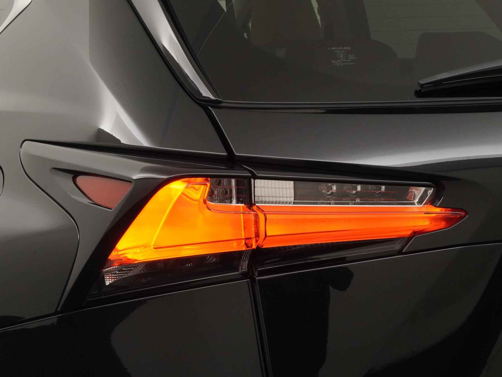 Lexus NX 300h AWD Luxury Line | Camera | Leder | Elek. Achterklep | Zondag Open! - 21/38