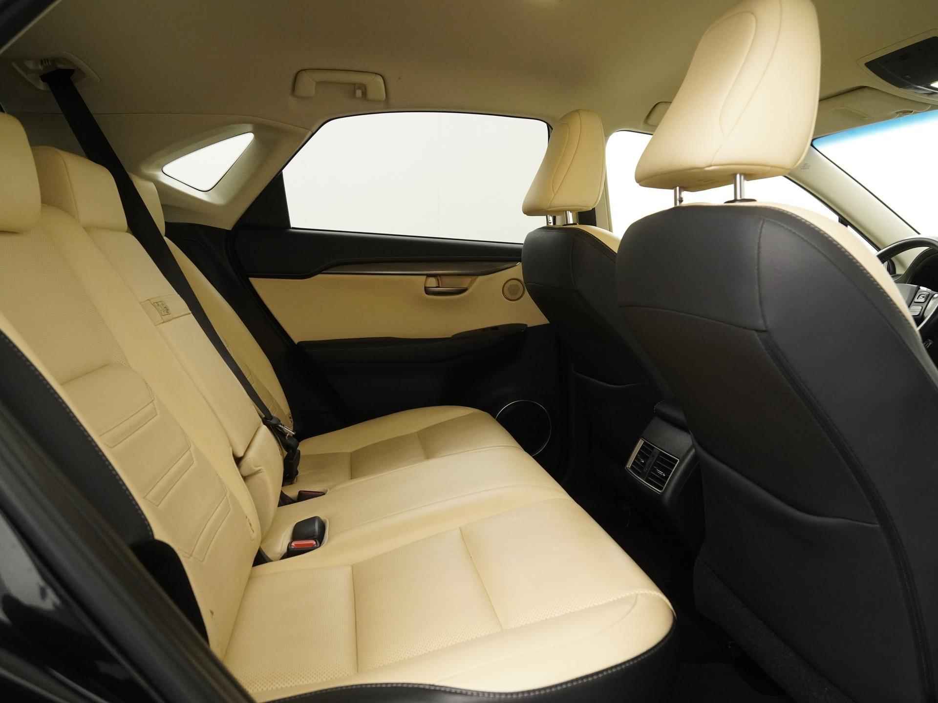 Lexus NX 300h AWD Luxury Line | Camera | Leder | Elek. Achterklep | Zondag Open! - 25/38