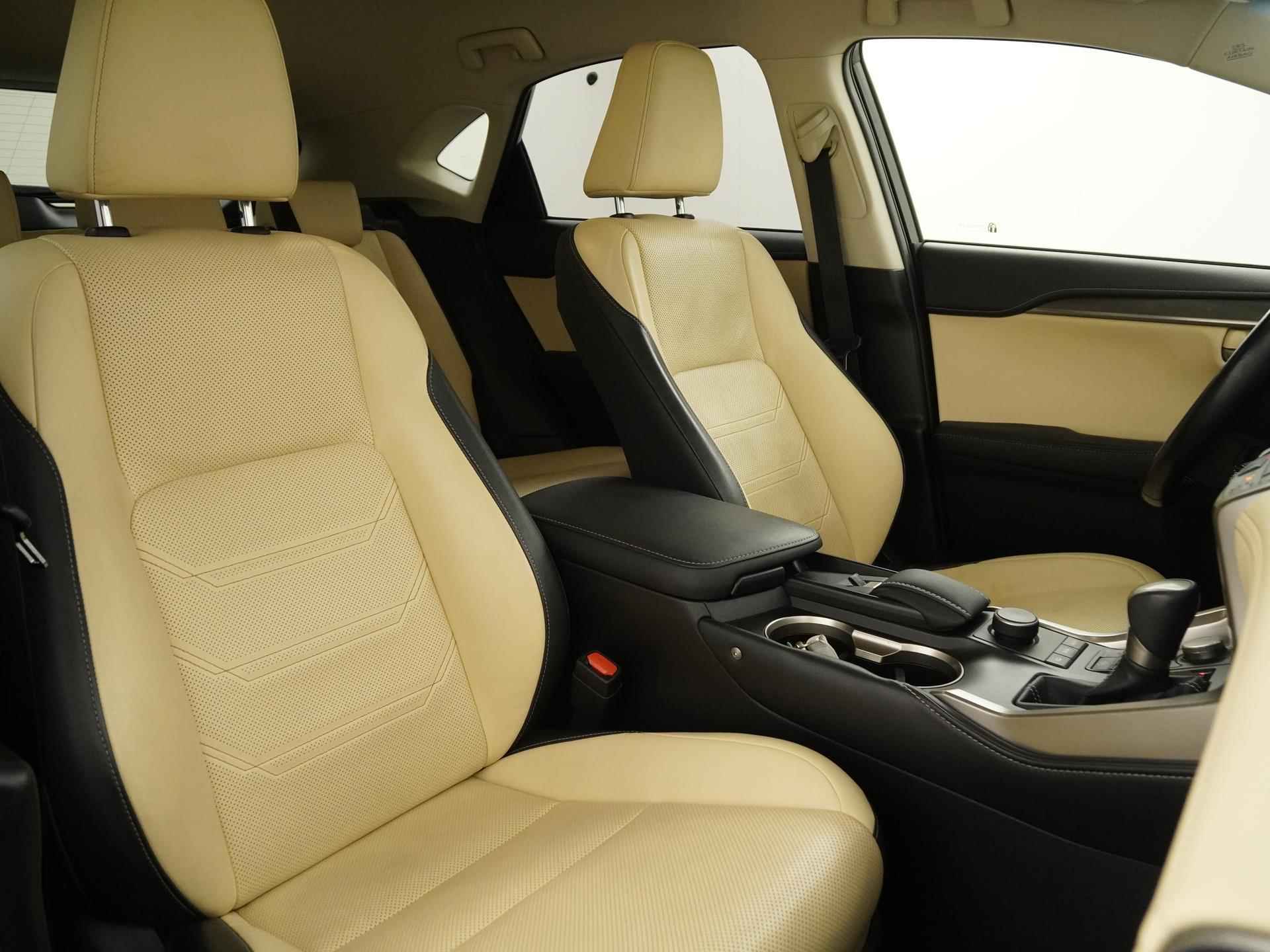 Lexus NX 300h AWD Luxury Line | Camera | Leder | Elek. Achterklep | Zondag Open! - 26/38