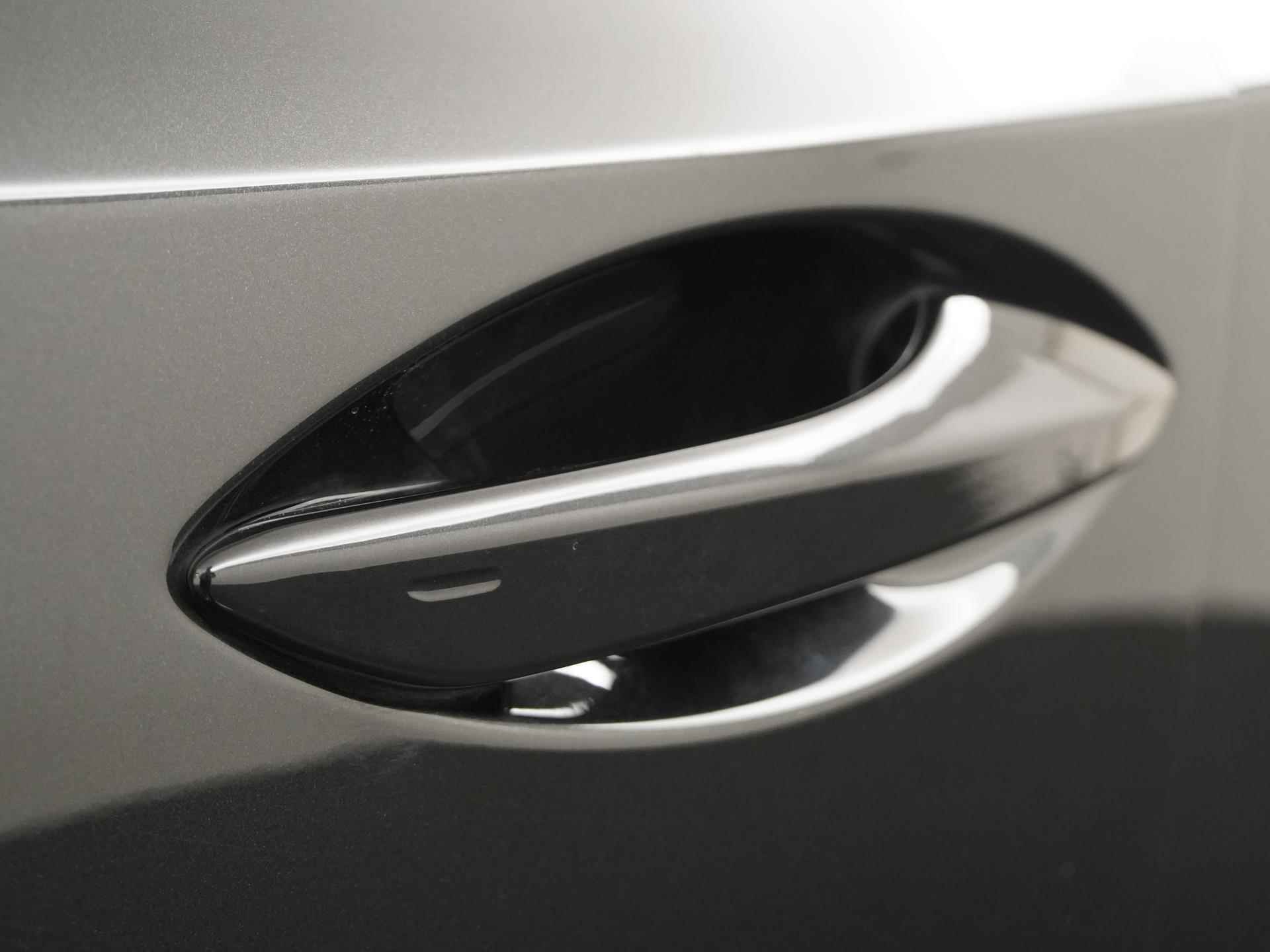 Lexus NX 300h AWD Luxury Line | Camera | Leder | Elek. Achterklep | Zondag Open! - 37/38
