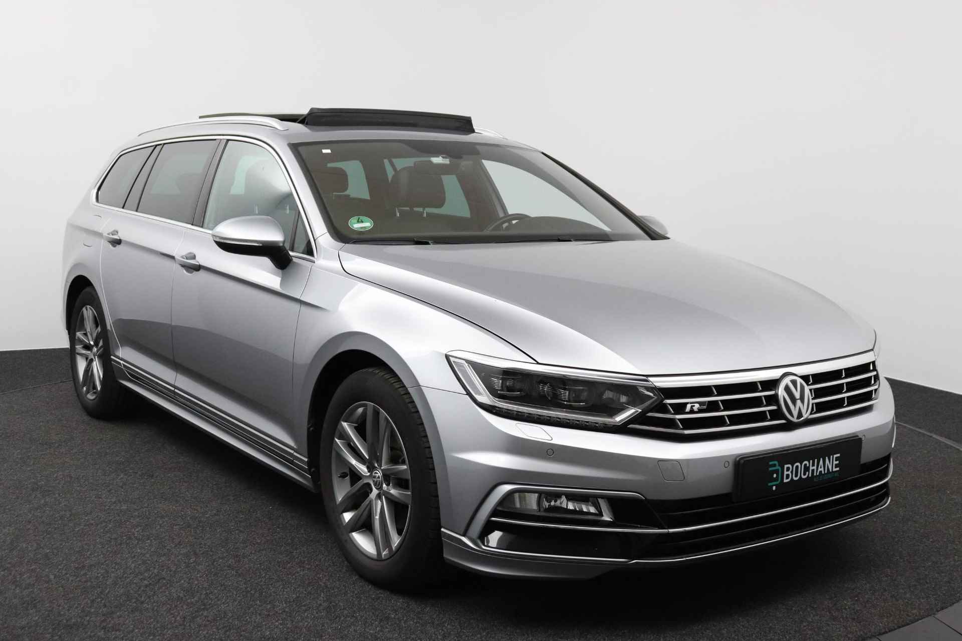 Volkswagen Passat Variant 1.5 TSI 150 DSG Highline Business R | Panoramadak | Trekhaak - 41/47