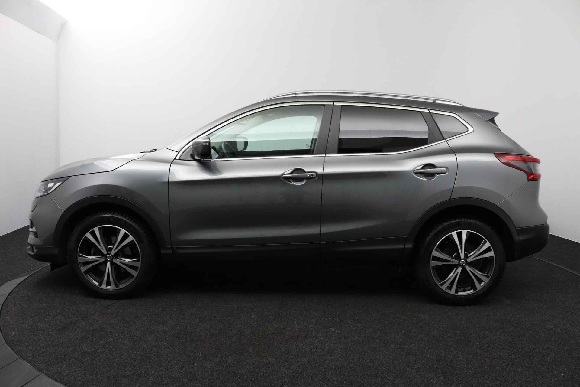 Nissan Qashqai 1.2 DIG-T 115 X-Tronic N-Connecta | Panoramadak | Trekhaak | All-Season banden | Stoelverwarming - 16/39