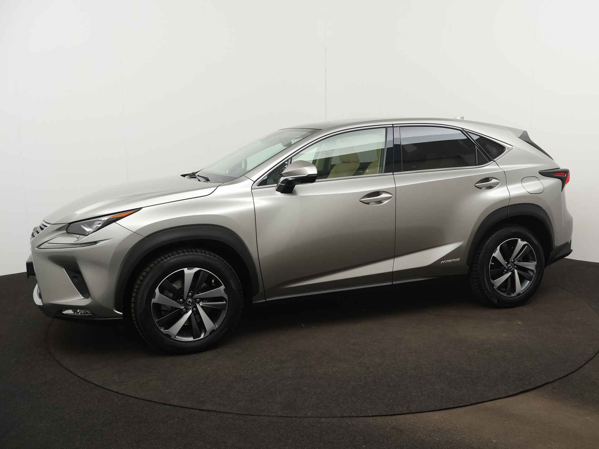 Lexus NX 300h AWD Executive Line President Pack | Panoramadak | Mark Levinson Audio | Dodehoekdetector | Stoelverwarming/-Verkoeling | 360 Camera | Stoelgeheugen | Head-up Display | - 3/57