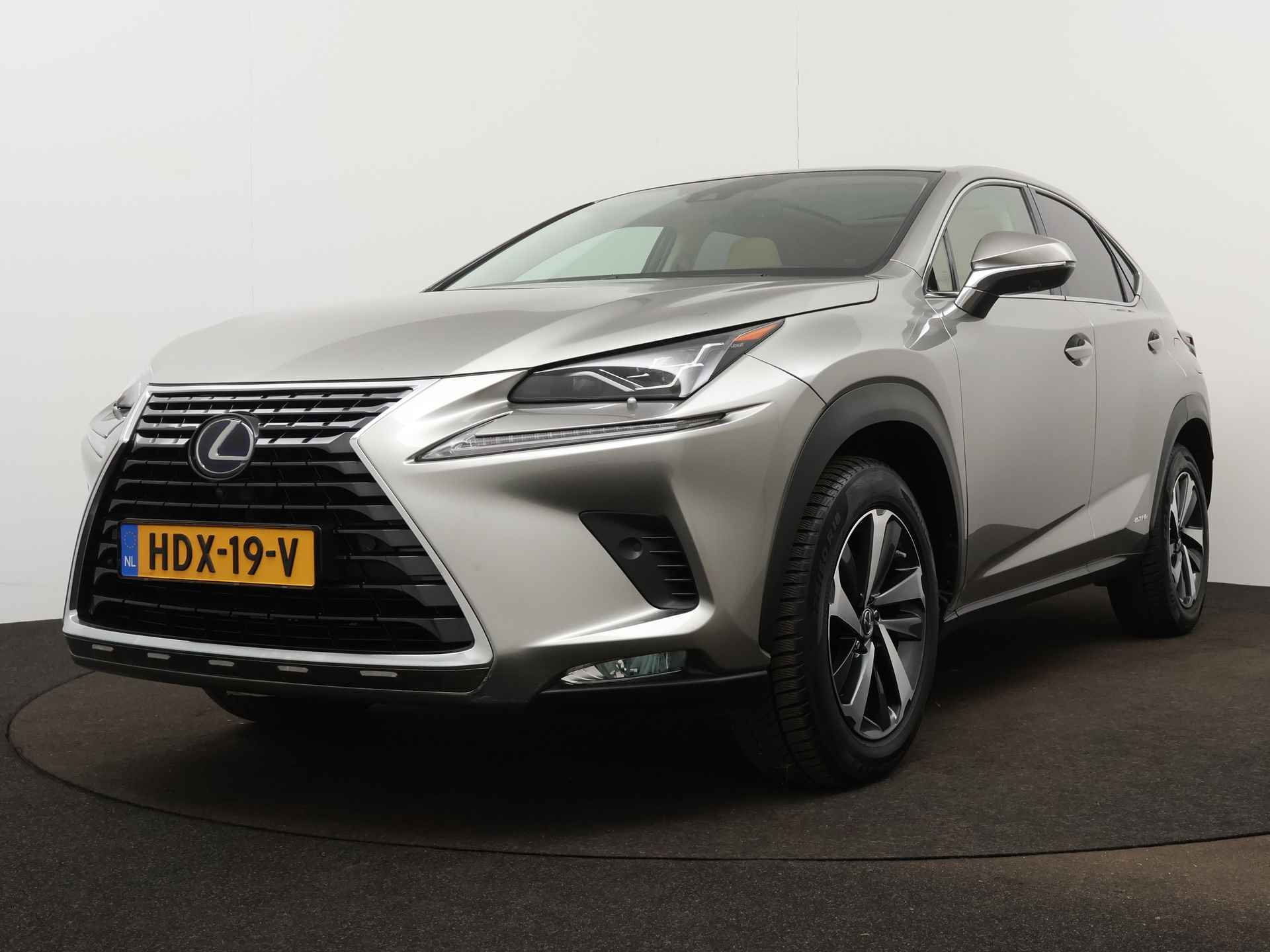 Lexus NX 300h AWD Executive Line President Pack | Panoramadak | Mark Levinson Audio | Dodehoekdetector | Stoelverwarming/-Verkoeling | 360 Camera | Stoelgeheugen | Head-up Display | - 16/57