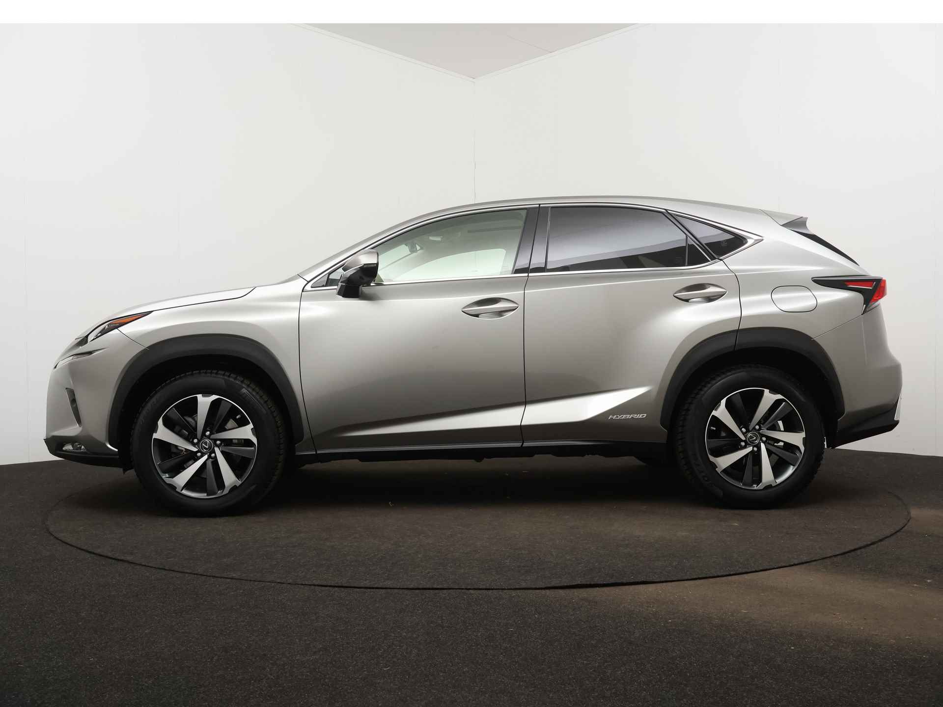 Lexus NX 300h AWD Executive Line President Pack | Panoramadak | Mark Levinson Audio | Dodehoekdetector | Stoelverwarming/-Verkoeling | 360 Camera | Stoelgeheugen | Head-up Display | - 32/57