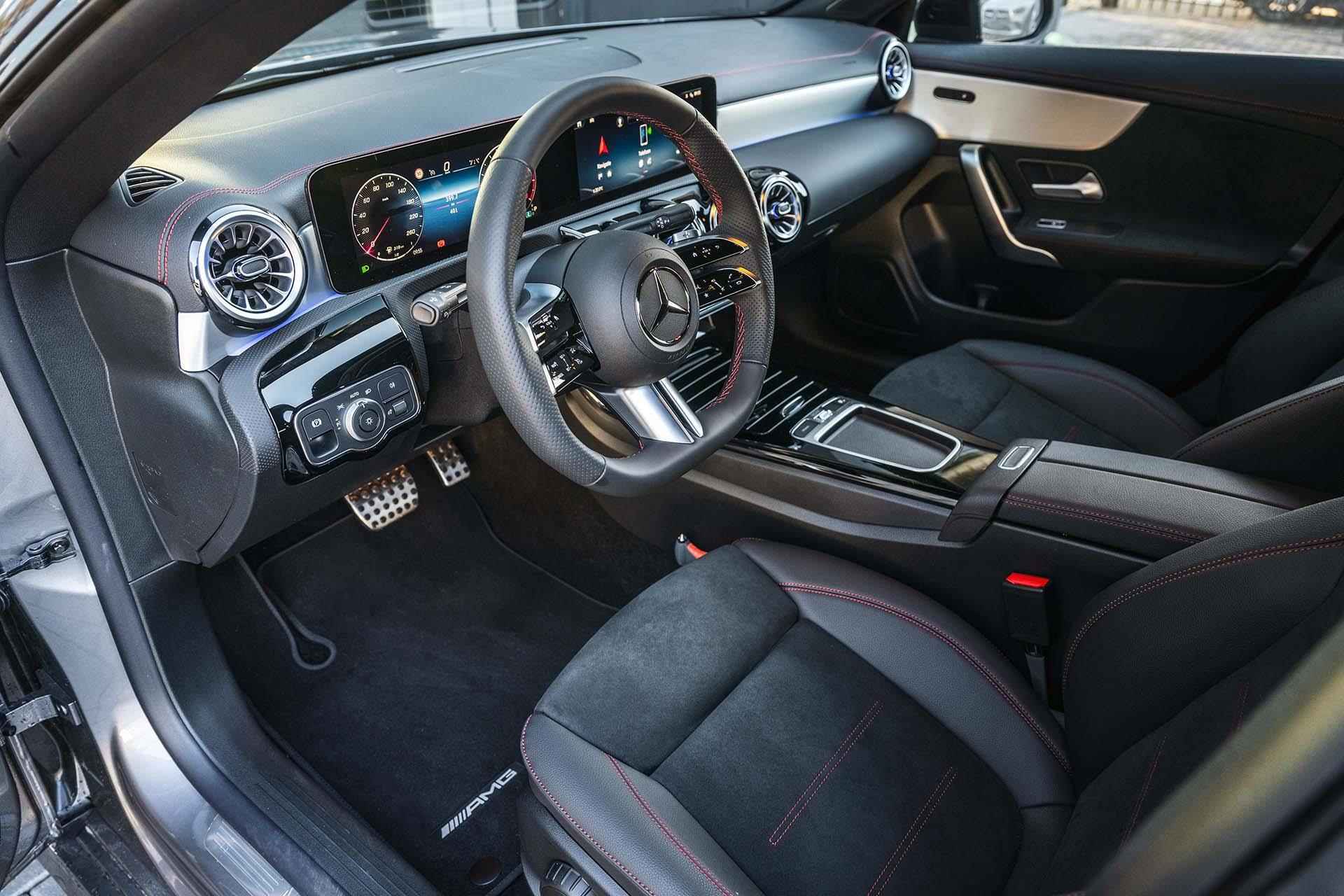 Mercedes-Benz CLA-klasse 180 AMG Line Nightpakket | Facelift | Panoramadak | Adaptive Cruise | Keyless Entry | Camera | 19 inch | Sfeerverlichting | - 11/29