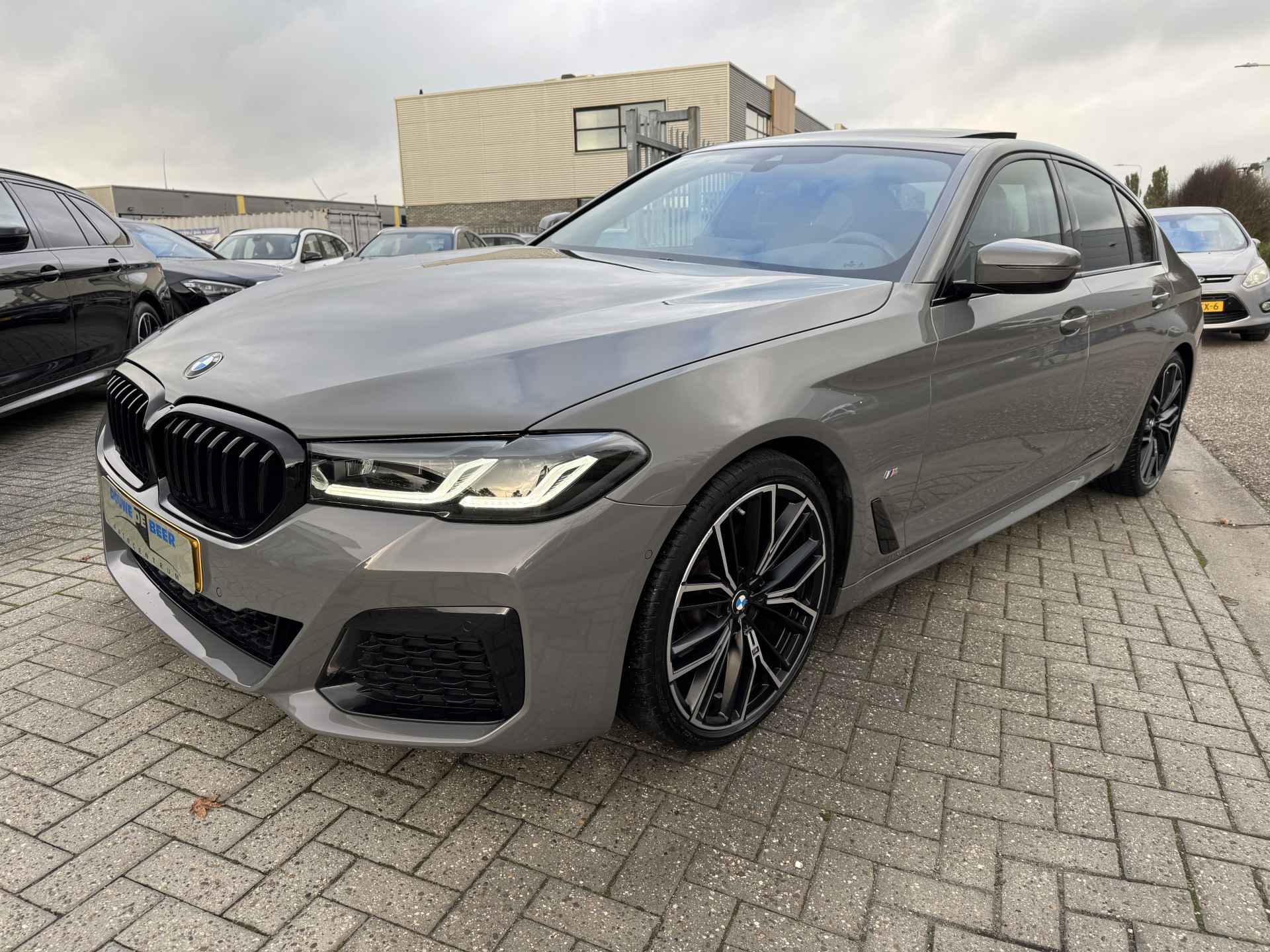 BMW 5 Serie 520i M-Sport Facelift Berninagrau | Schuifdak | Comfort stoel | Harman Kardon | - 5/33