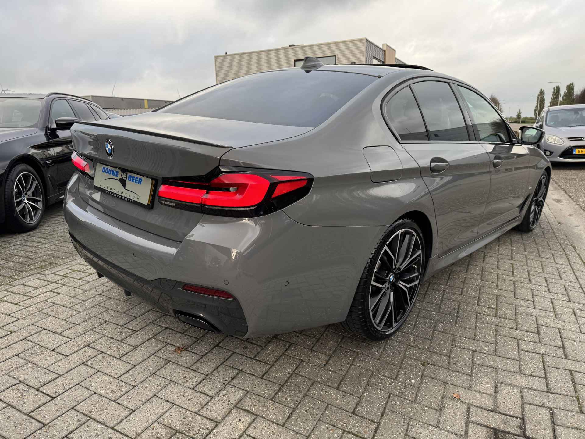 BMW 5 Serie 520i M-Sport Facelift Berninagrau | Schuifdak | Comfort stoel | Harman Kardon | - 7/33