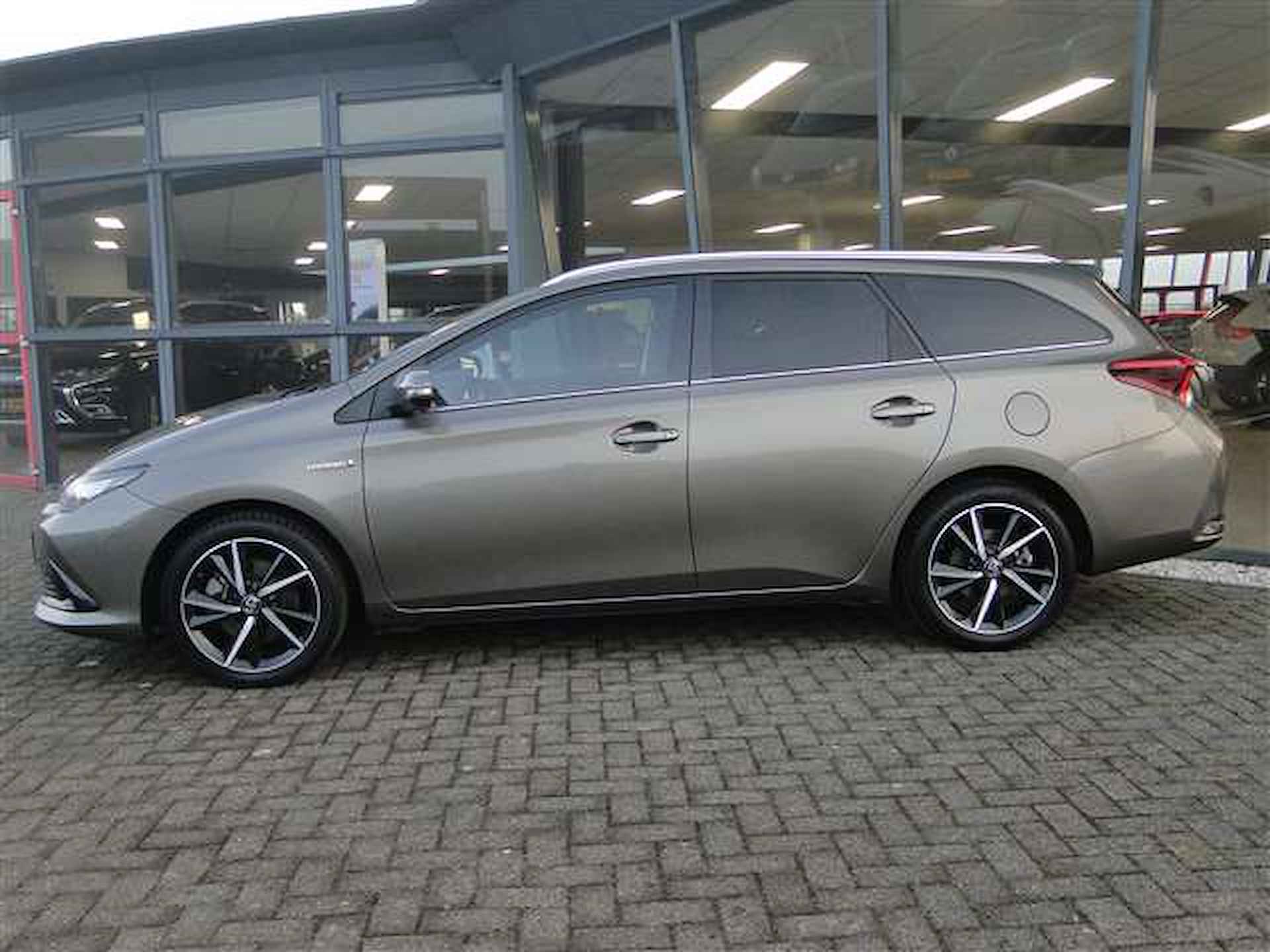 Toyota Auris Touring Sports 1.8 Hybrid Dynamic Ultimate | Navi | All-season - 2/18