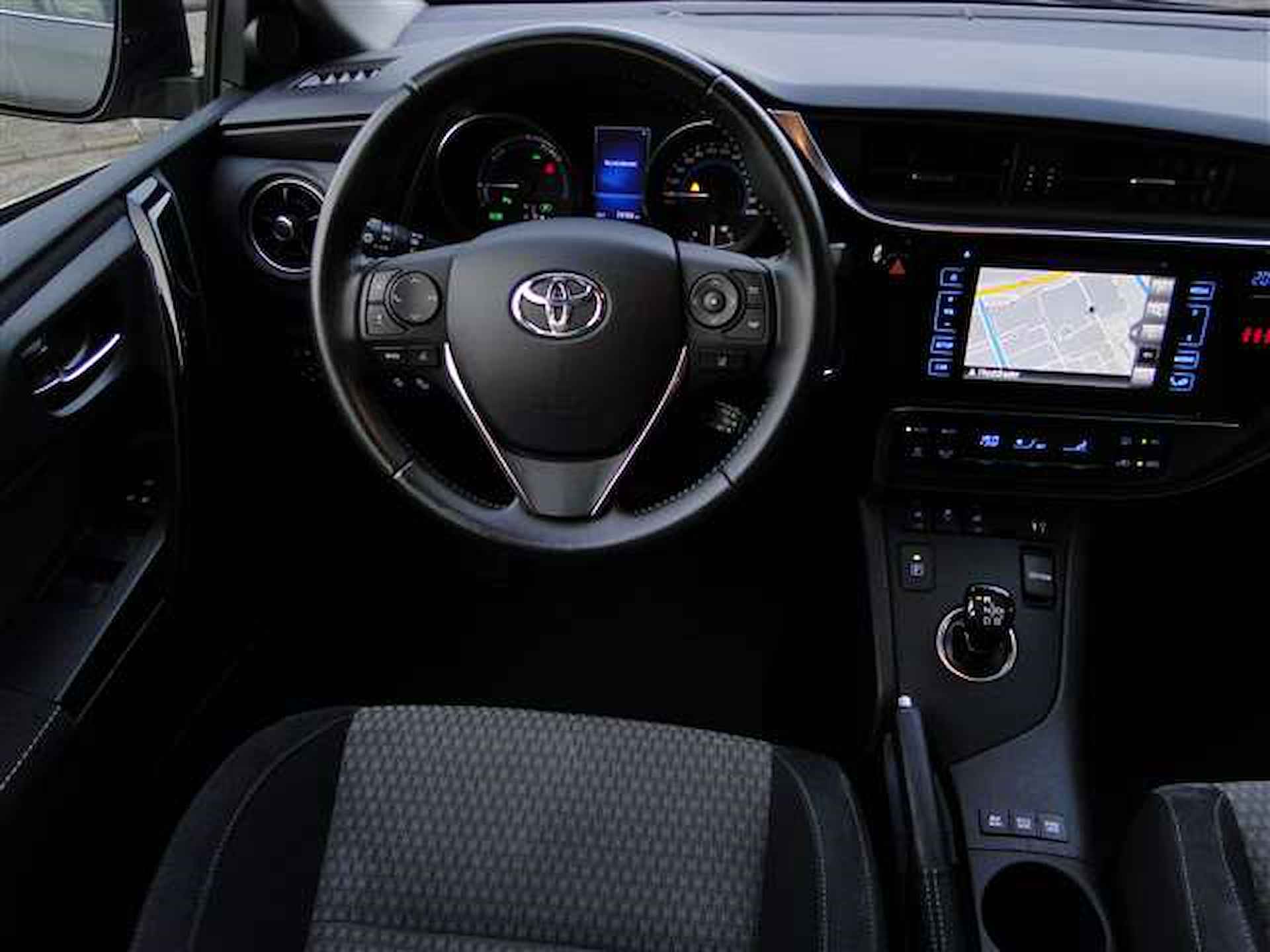 Toyota Auris Touring Sports 1.8 Hybrid Dynamic Ultimate | Navi | All-season - 6/18