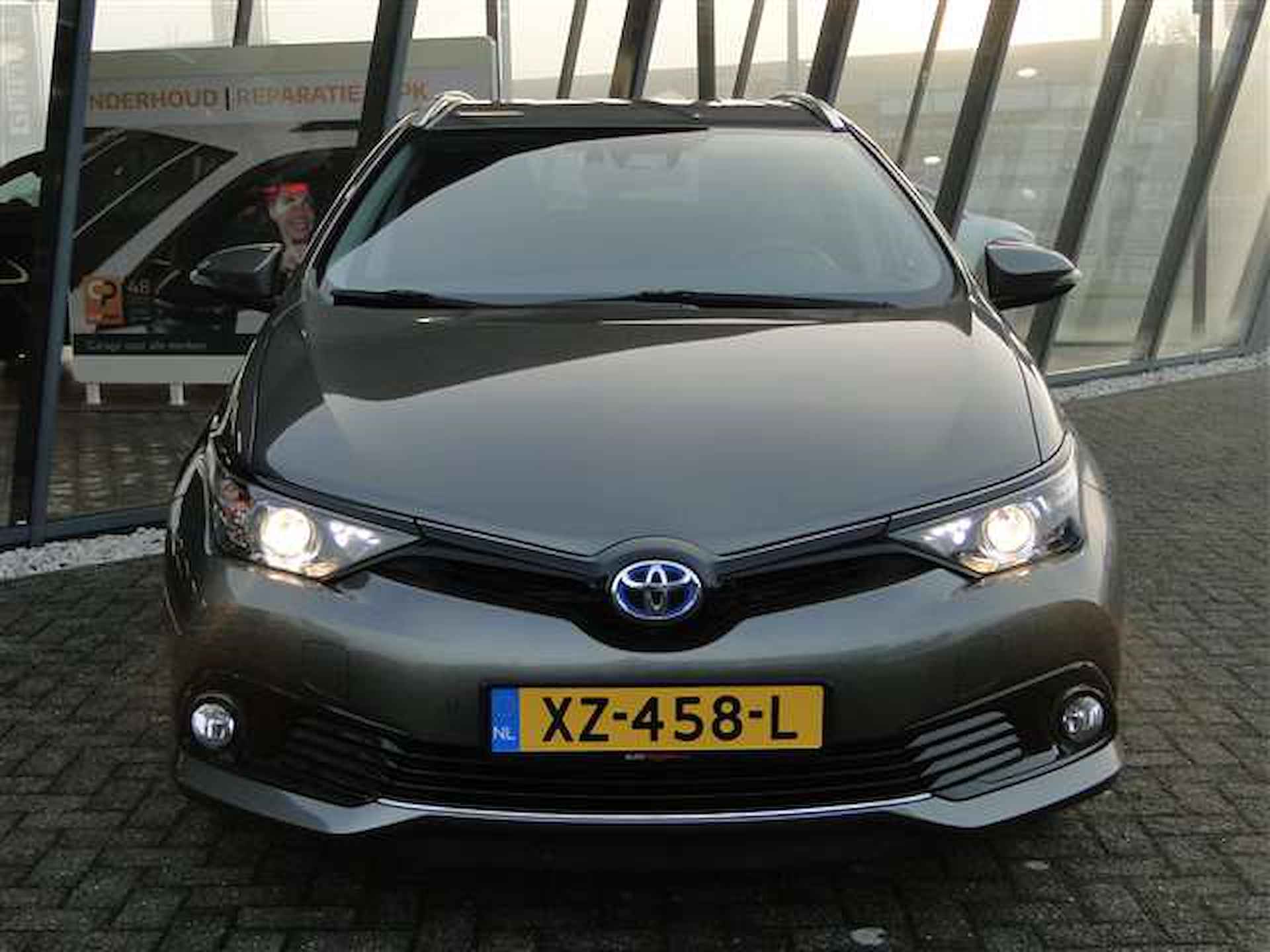 Toyota Auris Touring Sports 1.8 Hybrid Dynamic Ultimate | Navi | All-season - 17/18