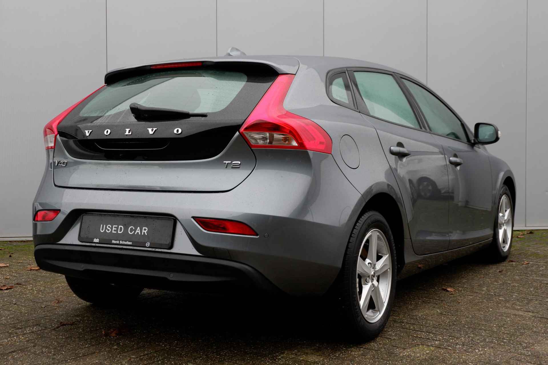 Volvo V40 T2 120PK Kinetic, Park Assist achter, Full-map navigatie, Bluetooth telefoonvoorbereiding, High performance audio - 2/9