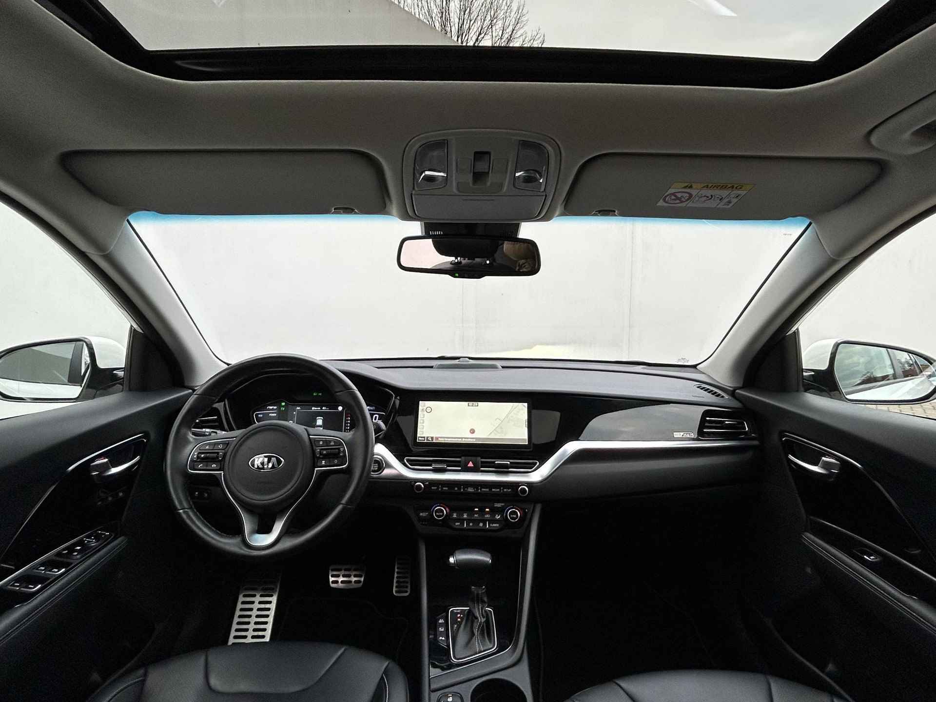 Kia Niro 1.6 GDi PHEV ExecutiveLine / Fabrieksgarantie T/M 23-9-2027 / Schuif-/ kanteldak / Lederen bekleding / Adaptieve cruise control / Stoelverwarming & Stoelventilatie / Achteruitrijcamera - 2/37