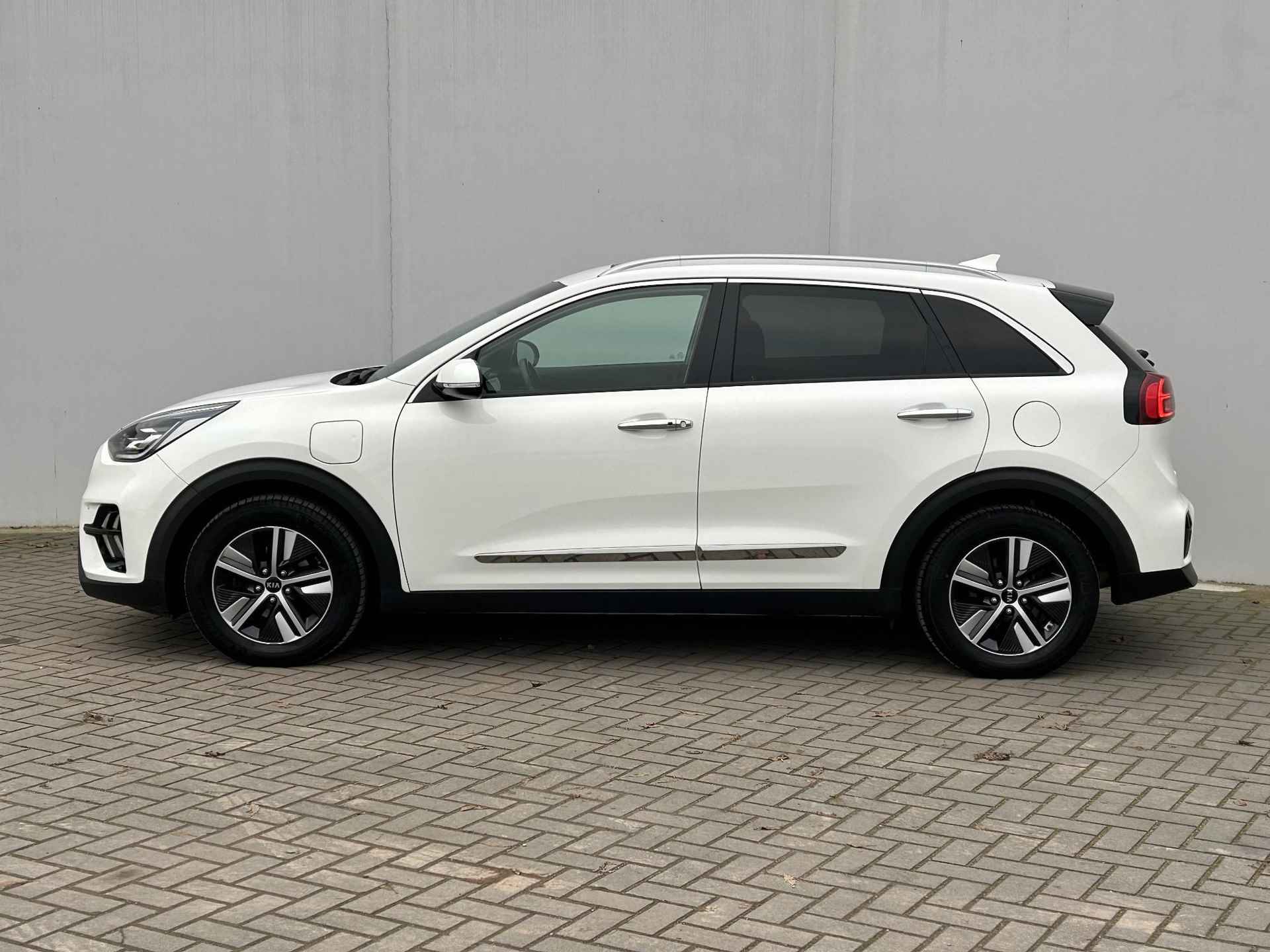 Kia Niro 1.6 GDi PHEV ExecutiveLine / Fabrieksgarantie T/M 23-9-2027 / Schuif-/ kanteldak / Lederen bekleding / Adaptieve cruise control / Stoelverwarming & Stoelventilatie / Achteruitrijcamera - 7/37