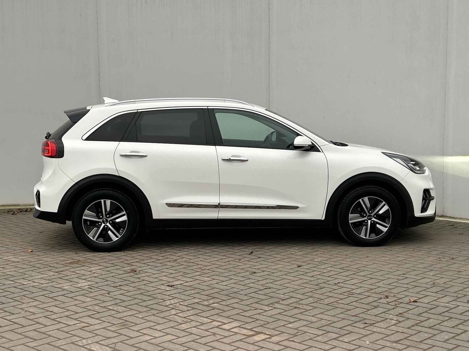 Kia Niro 1.6 GDi PHEV ExecutiveLine / Fabrieksgarantie T/M 23-9-2027 / Schuif-/ kanteldak / Lederen bekleding / Adaptieve cruise control / Stoelverwarming & Stoelventilatie / Achteruitrijcamera - 23/37