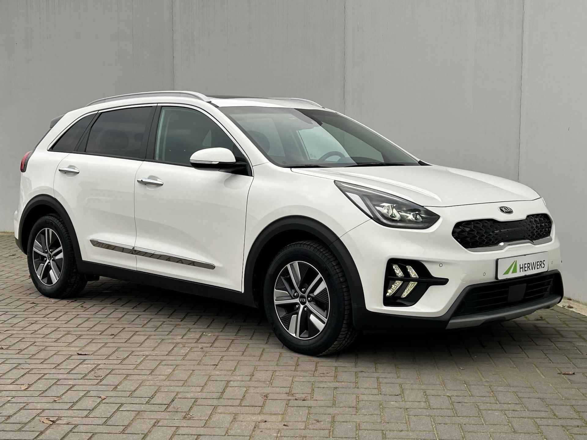 Kia Niro 1.6 GDi PHEV ExecutiveLine / Fabrieksgarantie T/M 23-9-2027 / Schuif-/ kanteldak / Lederen bekleding / Adaptieve cruise control / Stoelverwarming & Stoelventilatie / Achteruitrijcamera - 24/37