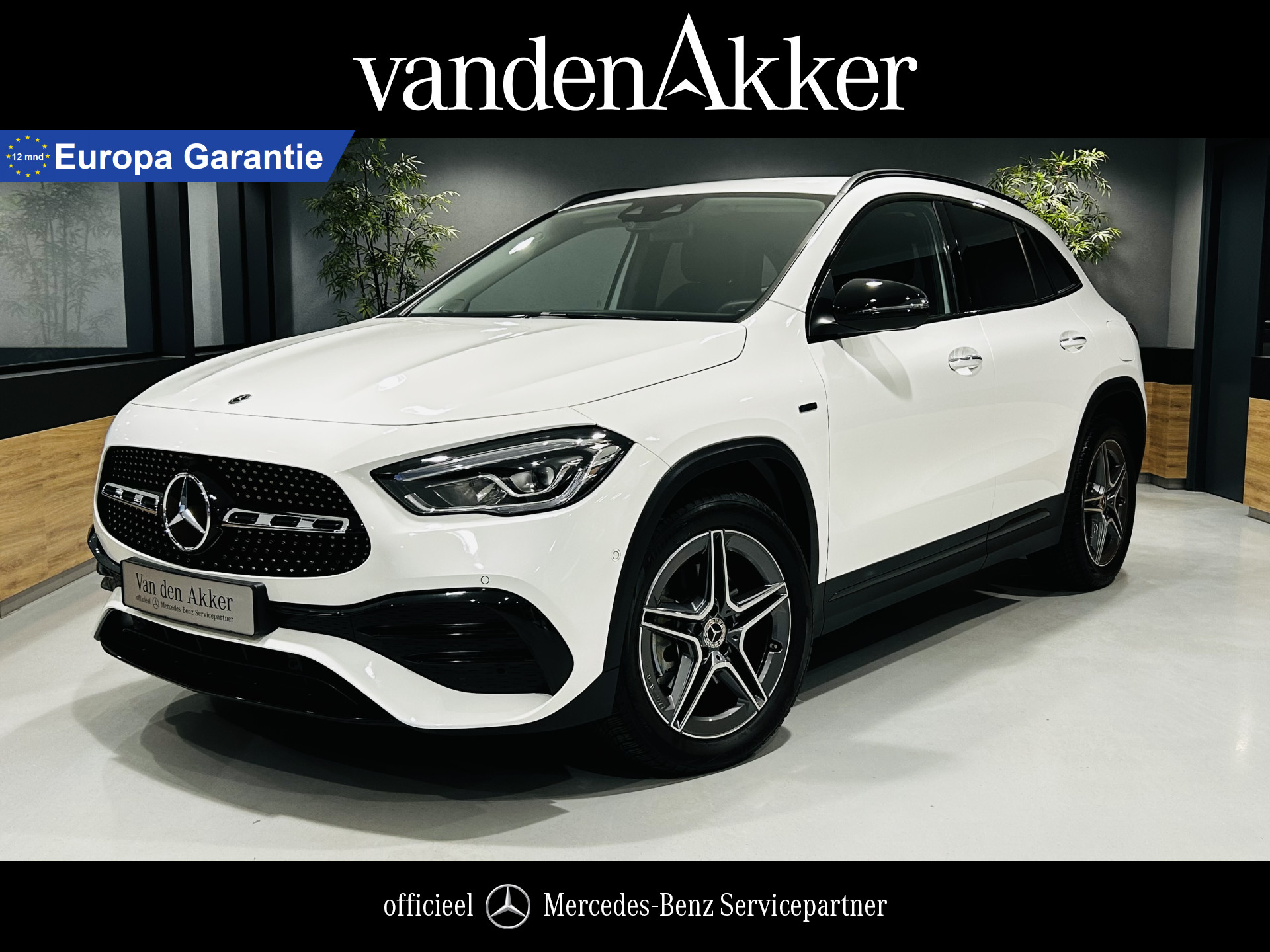 Mercedes-Benz GLA 250 e AMG // Nightpakket // Keyless Entry // Burmester // 19" AMG Velgen // Sfeerverlichting // Elek. Achterklep // PDC // LED H