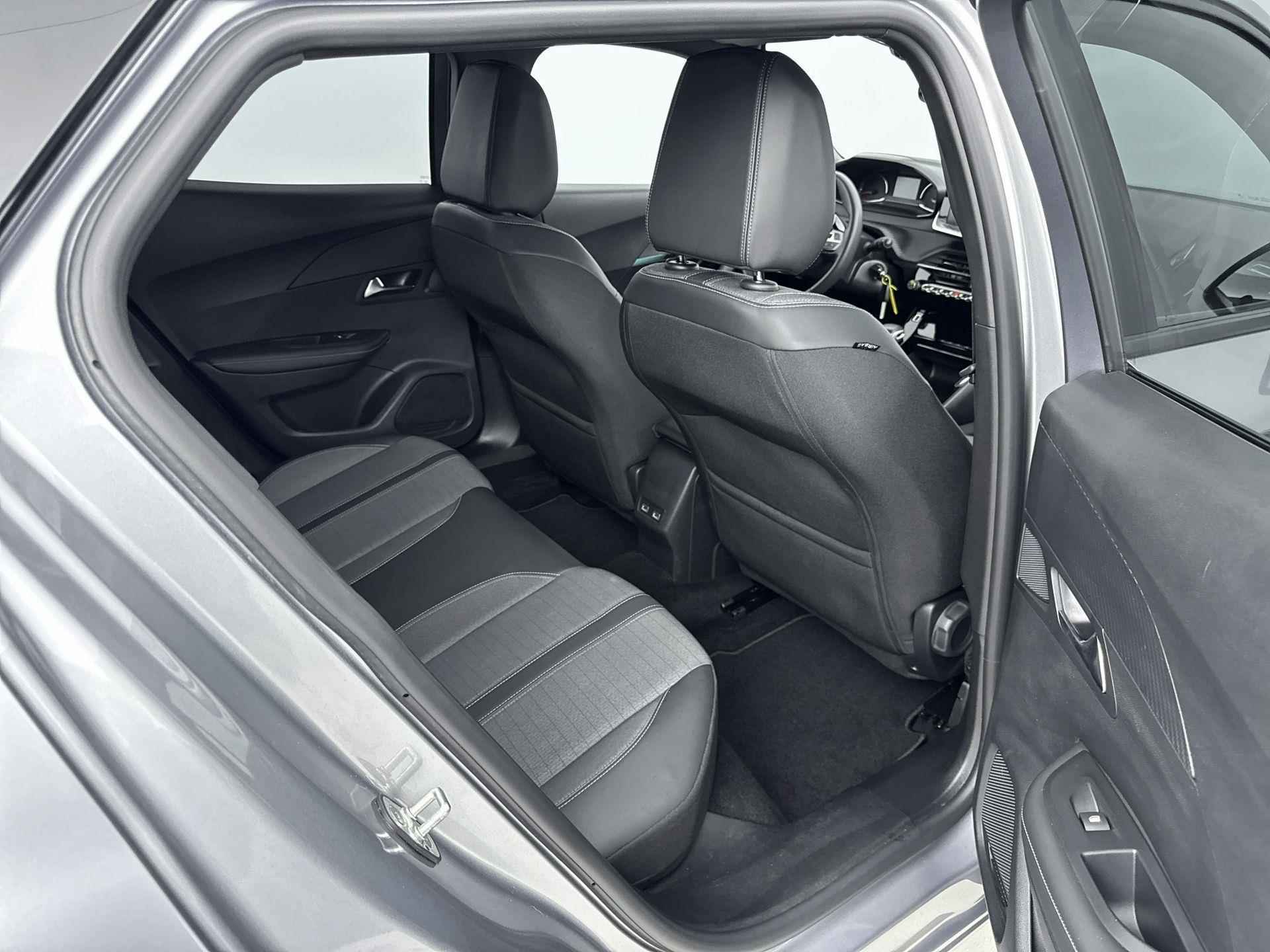 Peugeot 2008 SUV 1.2 100 pk Allure | Navigatie | Parkeerhulp | CarPlay | Climate Control - 15/33