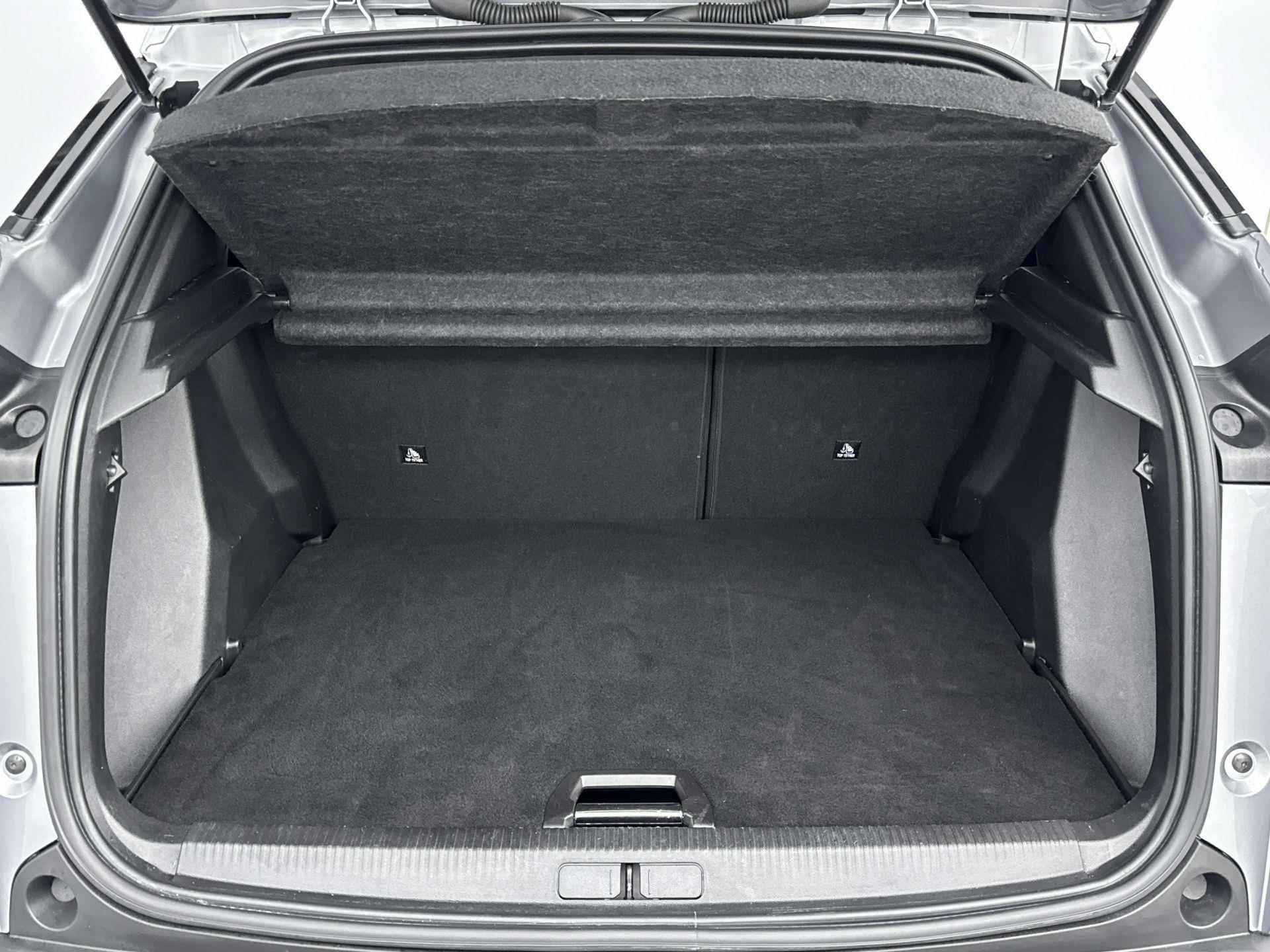 Peugeot 2008 SUV 1.2 100 pk Allure | Navigatie | Parkeerhulp | CarPlay | Climate Control - 16/33
