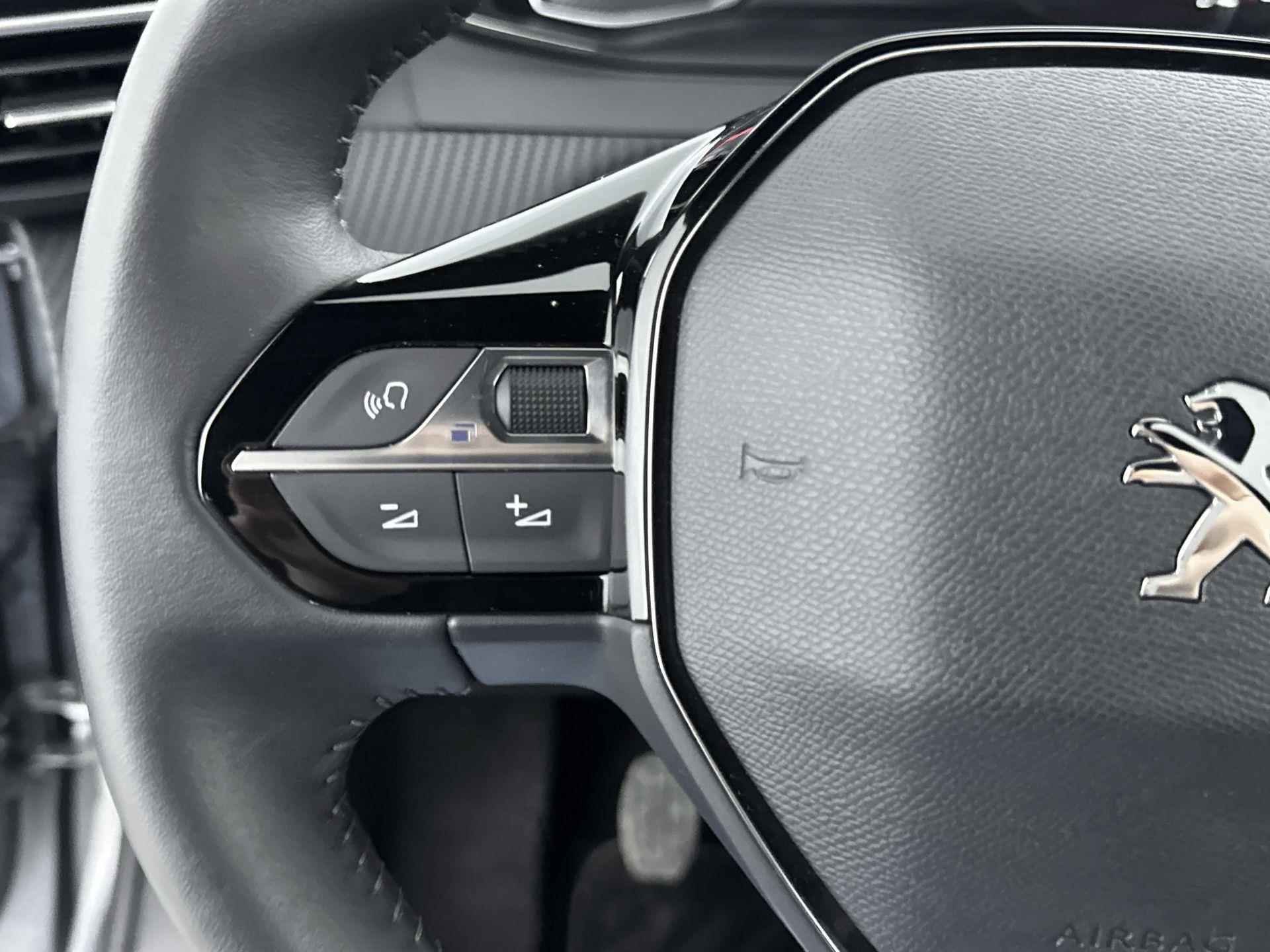 Peugeot 2008 SUV 1.2 100 pk Allure | Navigatie | Parkeerhulp | CarPlay | Climate Control - 18/33