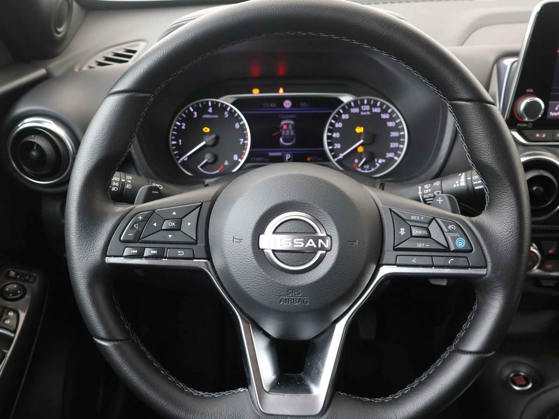 Nissan Juke 1.0 DIG-T Tekna | Automaat | Two Tone - 29/30