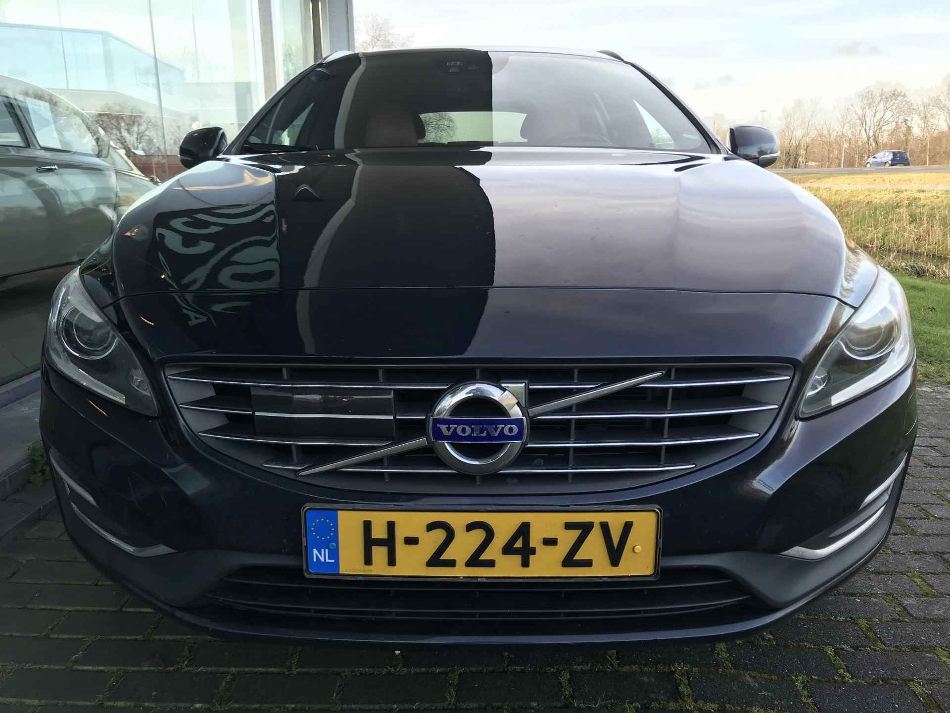 Volvo V60 2.0 D5 225 pk Summum Automaat | Rijklaar incl garantie | Trekhaak Standkachel Darktint Camera - 4/12