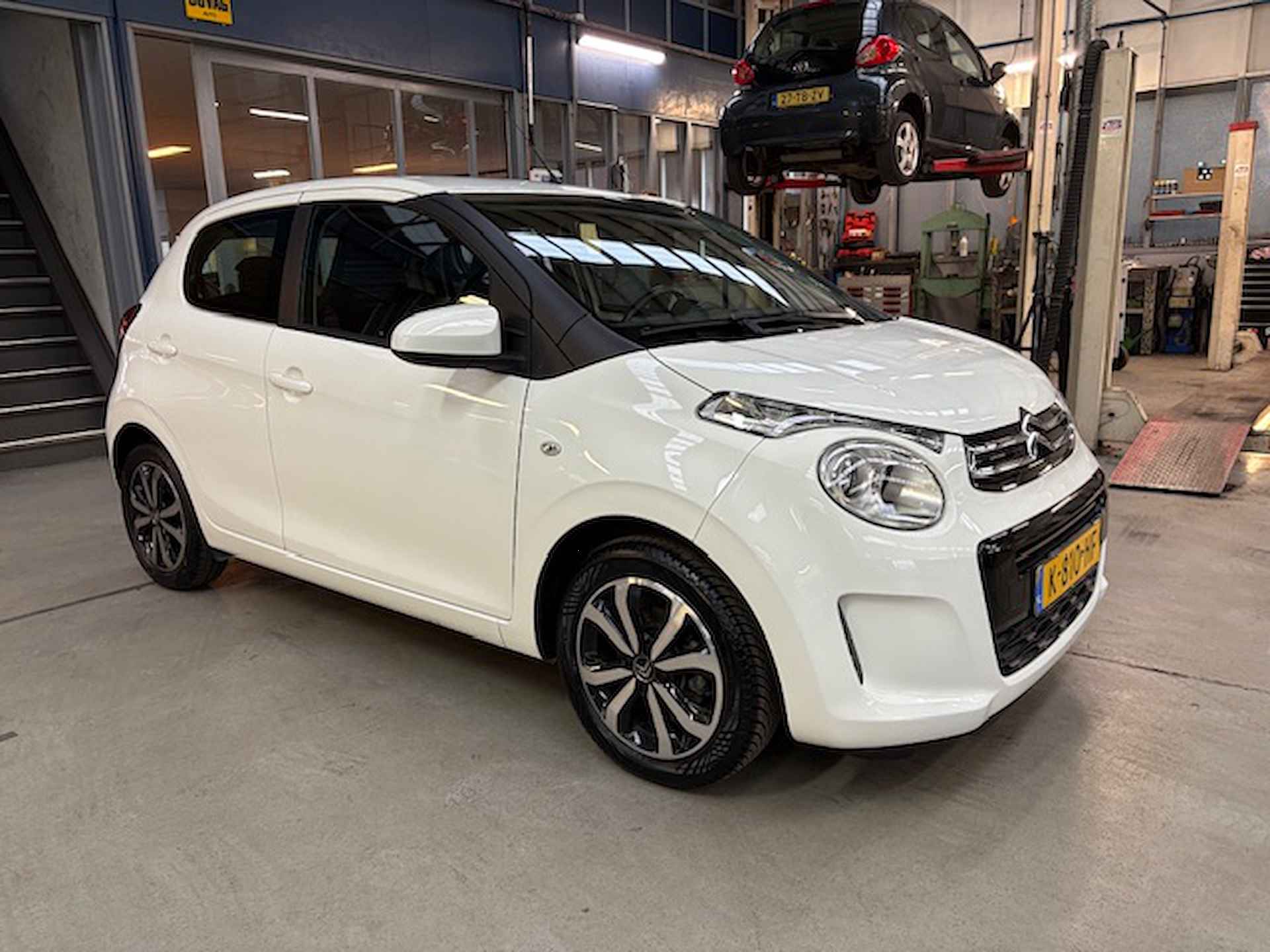 CITROEN C1 1.0 VTi 72PK 5D Shine | Navigatie | Camera | Airco | Apple carplay / Android auto | Lm velgen | All season banden | NAP | Rijklaar prijs! - 8/19