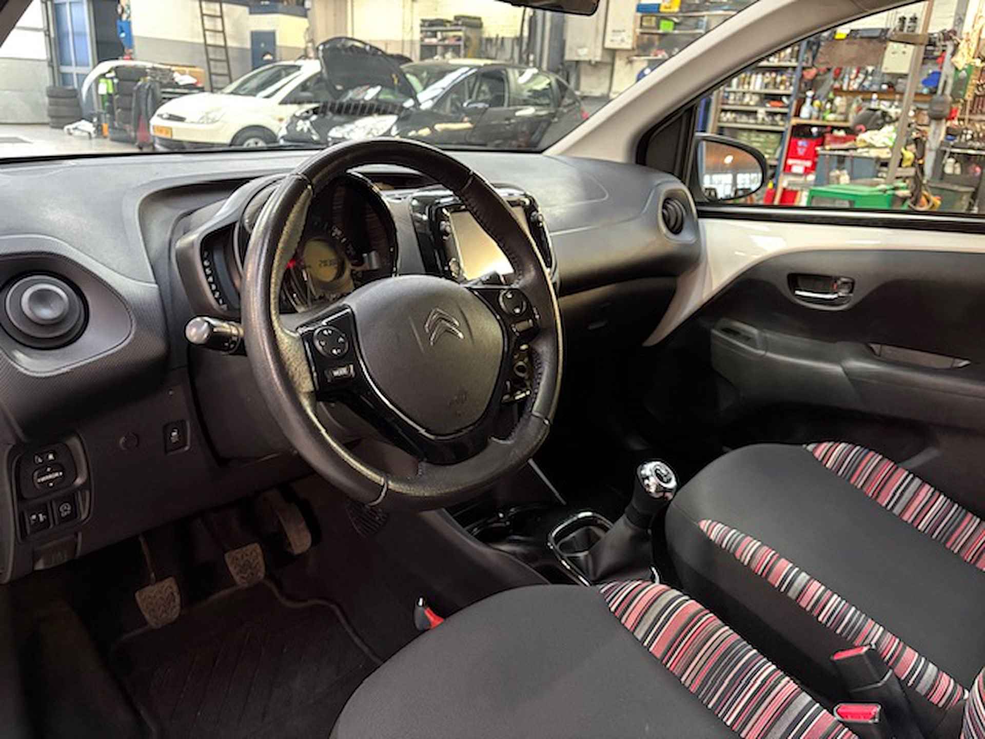 CITROEN C1 1.0 VTi 72PK 5D Shine | Navigatie | Camera | Airco | Apple carplay / Android auto | Lm velgen | All season banden | NAP | Rijklaar prijs! - 11/19