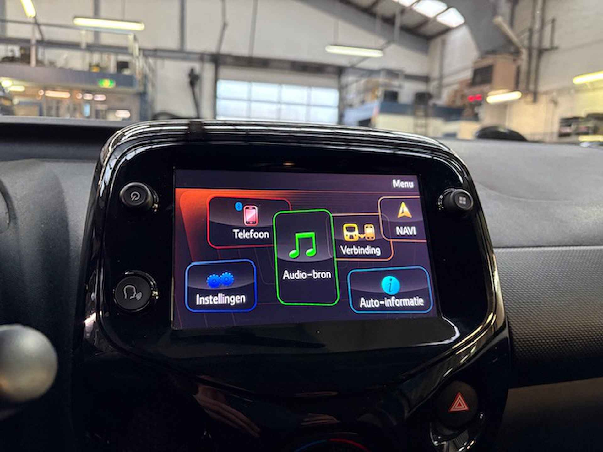 CITROEN C1 1.0 VTi 72PK 5D Shine | Navigatie | Camera | Airco | Apple carplay / Android auto | Lm velgen | All season banden | NAP | Rijklaar prijs! - 17/19