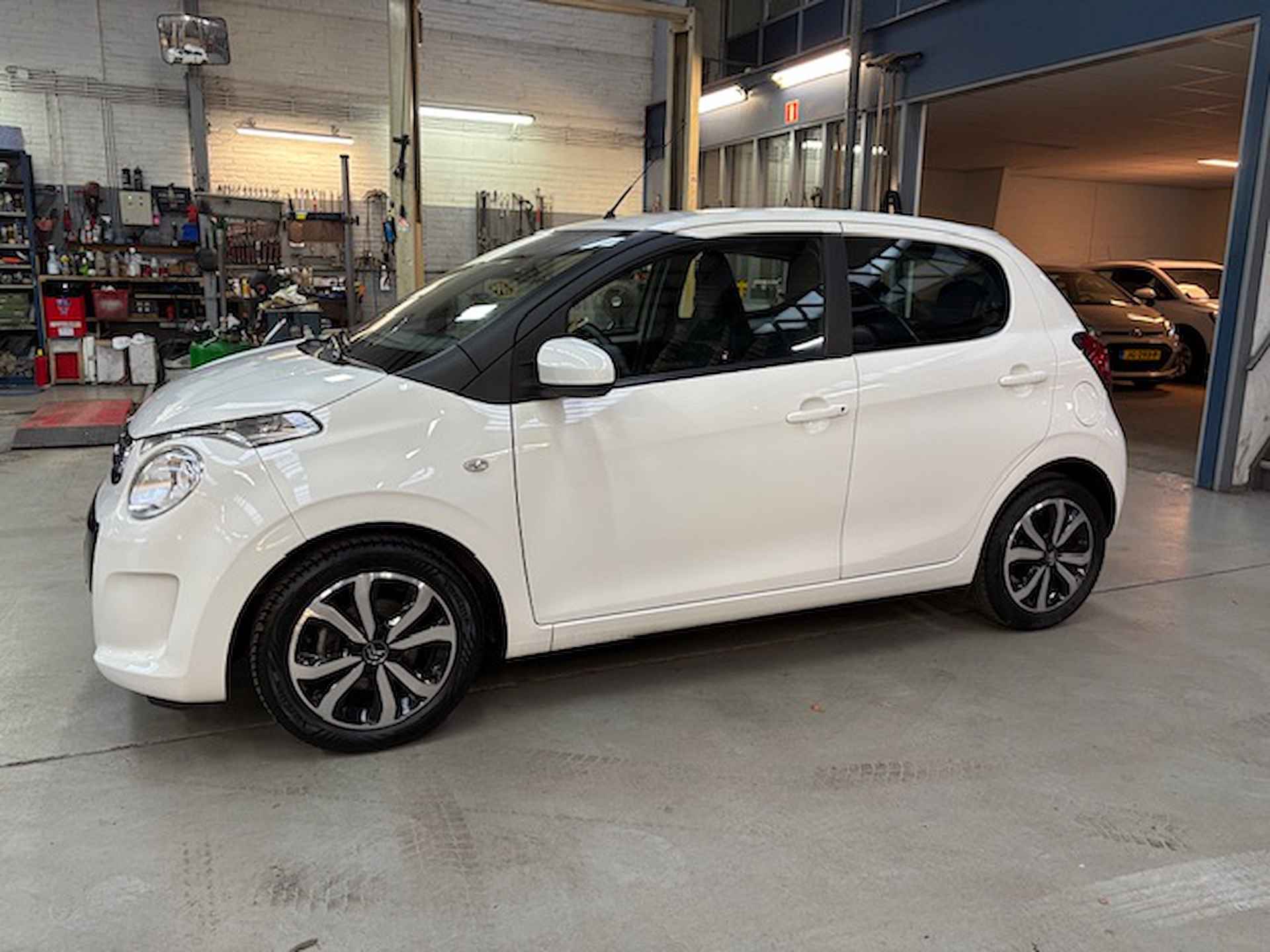 CITROEN C1 1.0 VTi 72PK 5D Shine | Navigatie | Camera | Airco | Apple carplay / Android auto | Lm velgen | All season banden | NAP | Rijklaar prijs! - 3/19