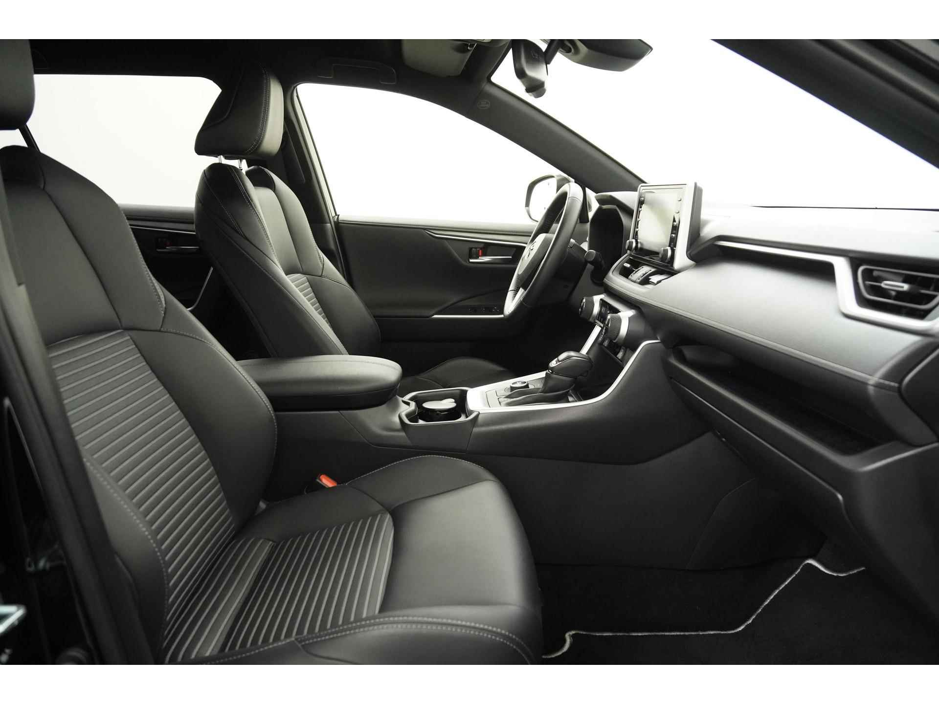 Toyota RAV4 2.5 Hybrid AWD Black Edition | 360 Camera | Elek stoelbed | Blind spot | Elek klep |  Zondag Open! - 3/45