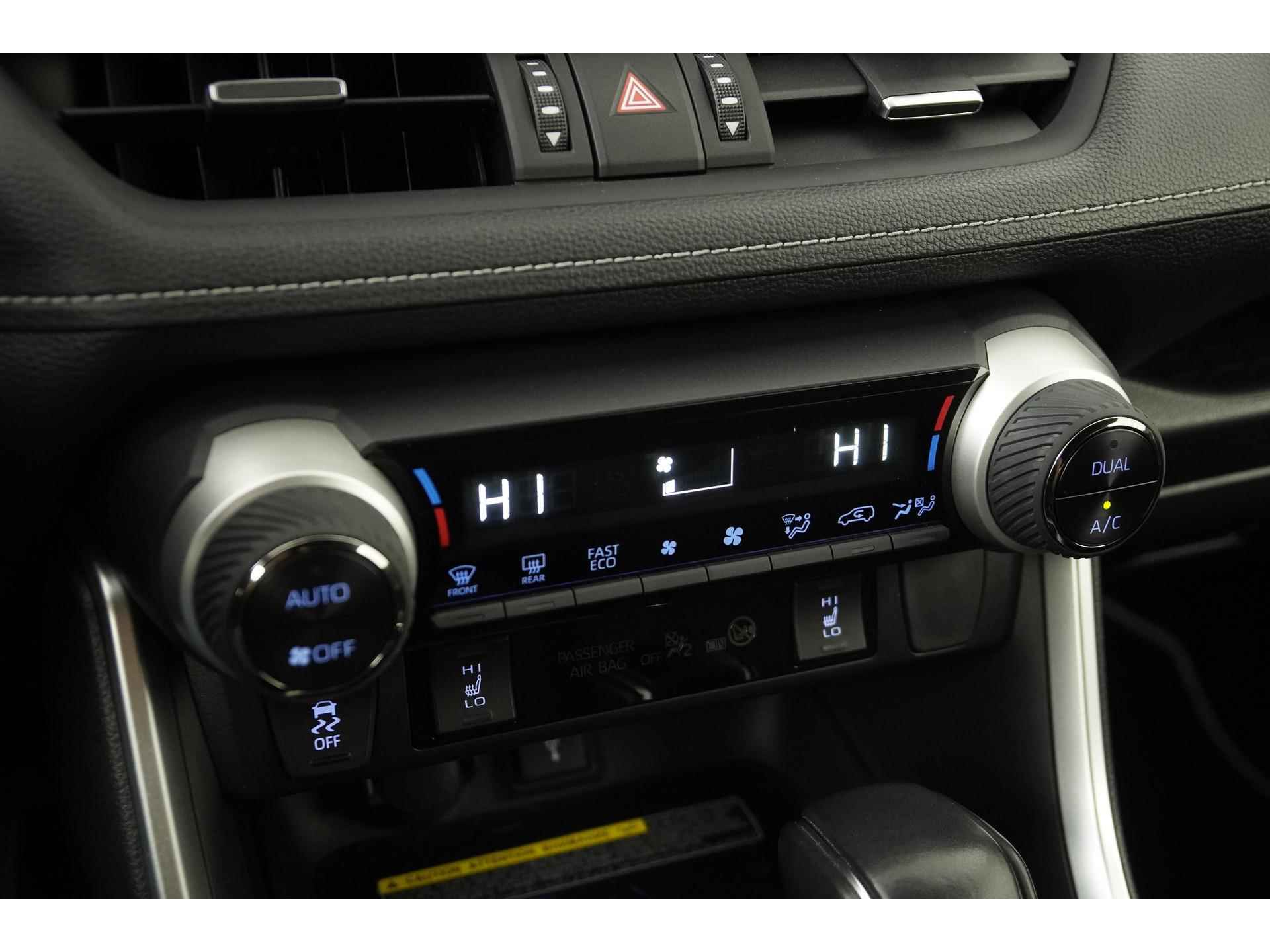 Toyota RAV4 2.5 Hybrid AWD Black Edition | 360 Camera | Elek stoelbed | Blind spot | Elek klep |  Zondag Open! - 11/45