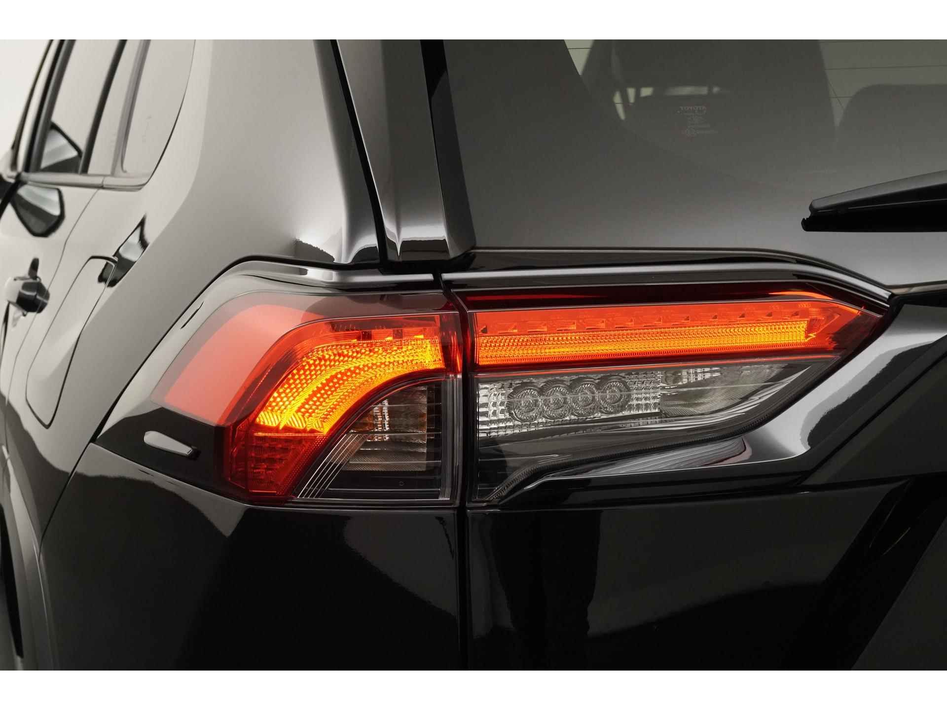 Toyota RAV4 2.5 Hybrid AWD Black Edition | 360 Camera | Elek stoelbed | Blind spot | Elek klep |  Zondag Open! - 25/45