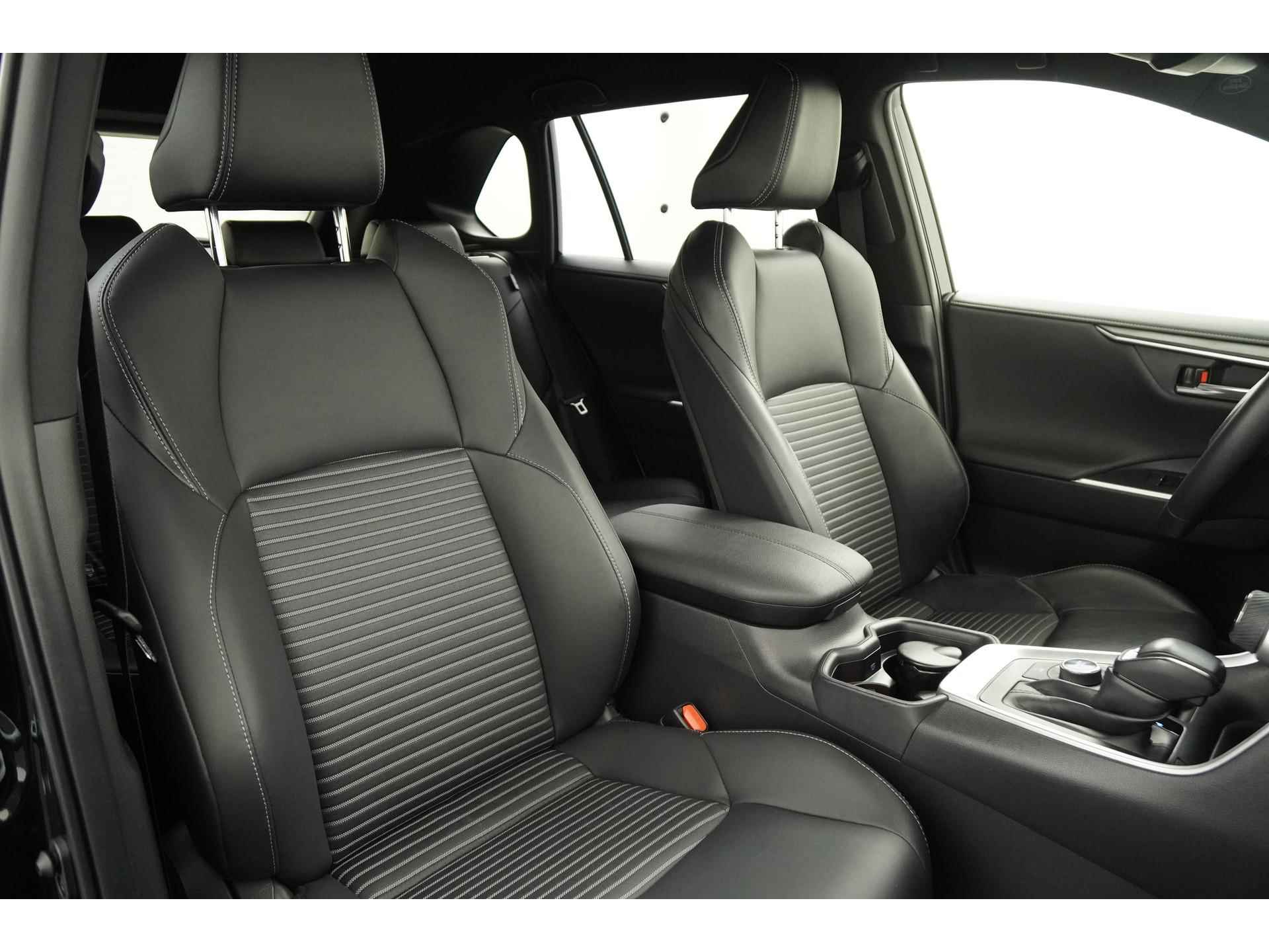 Toyota RAV4 2.5 Hybrid AWD Black Edition | 360 Camera | Elek stoelbed | Blind spot | Elek klep |  Zondag Open! - 30/45