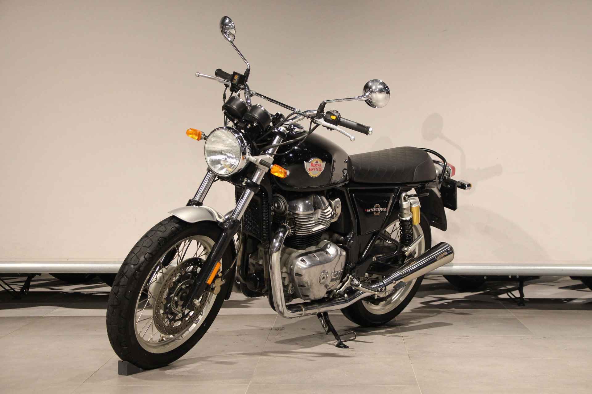 Royal-Enfield INTERCEPTOR 650 - 4/14