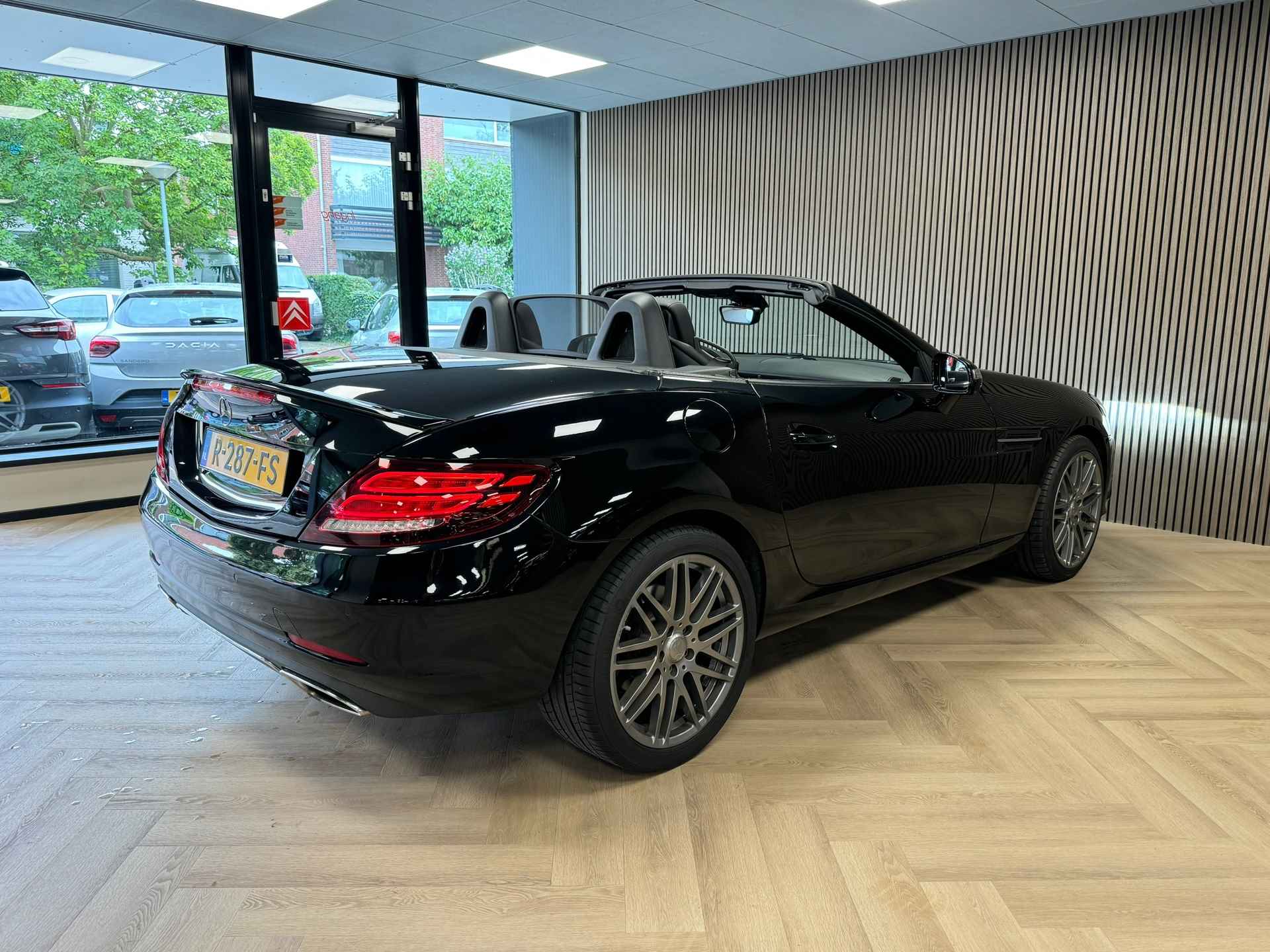 Mercedes-Benz SLC 180 CABRIO BERESA Edition by BRABUS PANORAMADAK AIRCO NAVIGATIE PDC STOELVERWARMING LEDER START/STOP - 16/38