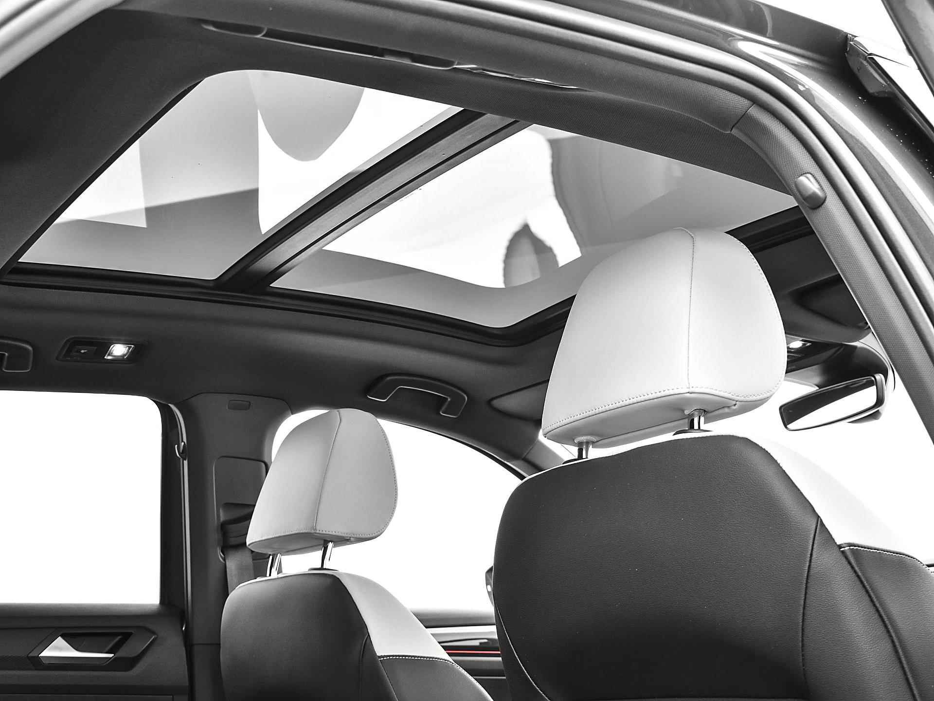 Volkswagen T-Roc 2.0 Tsi 190pk DSG 4Motion Sport | ACC | Climatronic | Keyless | Panoramadak | Elek. Achterklep | P-Sensoren | Camera | Navi | App-Connect | 17'' Inch | 12 Maanden BOVAG-Garantie - 10/30