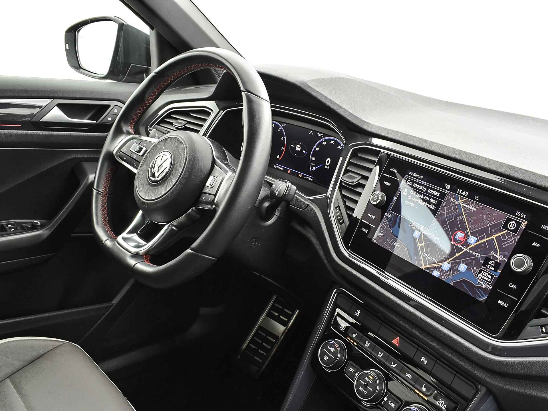 Volkswagen T-Roc 2.0 Tsi 190pk DSG 4Motion Sport | ACC | Climatronic | Keyless | Panoramadak | Elek. Achterklep | P-Sensoren | Camera | Navi | App-Connect | 17'' Inch | 12 Maanden BOVAG-Garantie - 11/30