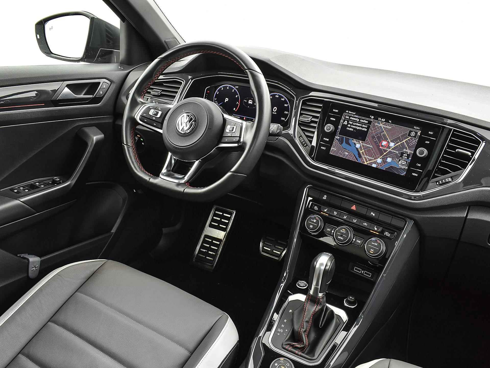 Volkswagen T-Roc 2.0 Tsi 190pk DSG 4Motion Sport | ACC | Climatronic | Keyless | Panoramadak | Elek. Achterklep | P-Sensoren | Camera | Navi | App-Connect | 17'' Inch | 12 Maanden BOVAG-Garantie - 12/30