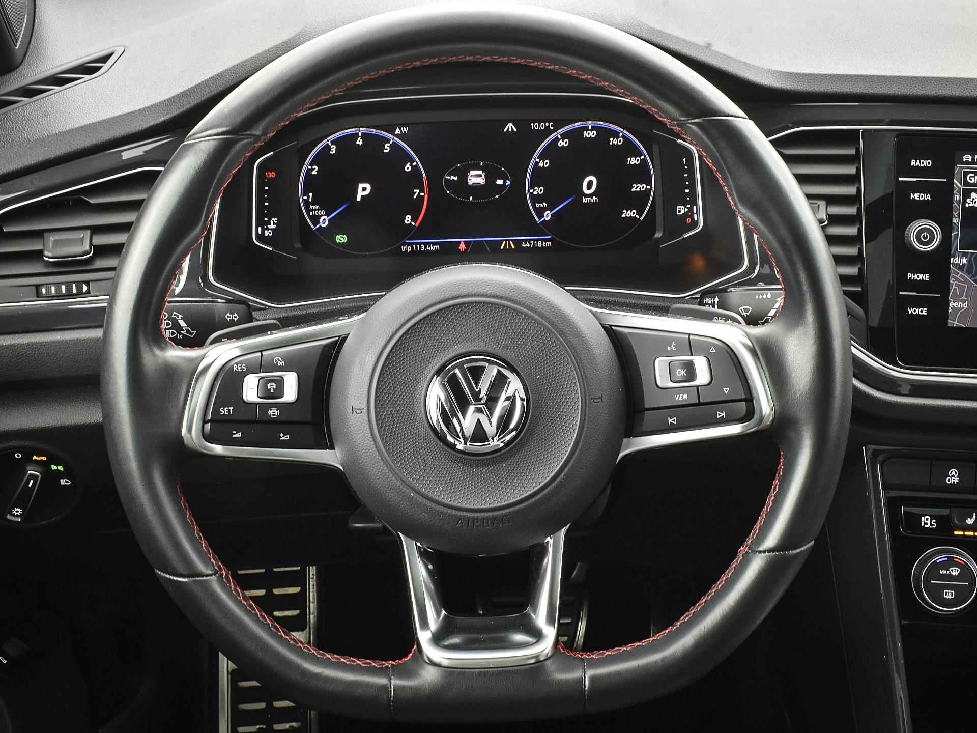 Volkswagen T-Roc 2.0 Tsi 190pk DSG 4Motion Sport | ACC | Climatronic | Keyless | Panoramadak | Elek. Achterklep | P-Sensoren | Camera | Navi | App-Connect | 17'' Inch | 12 Maanden BOVAG-Garantie - 14/30