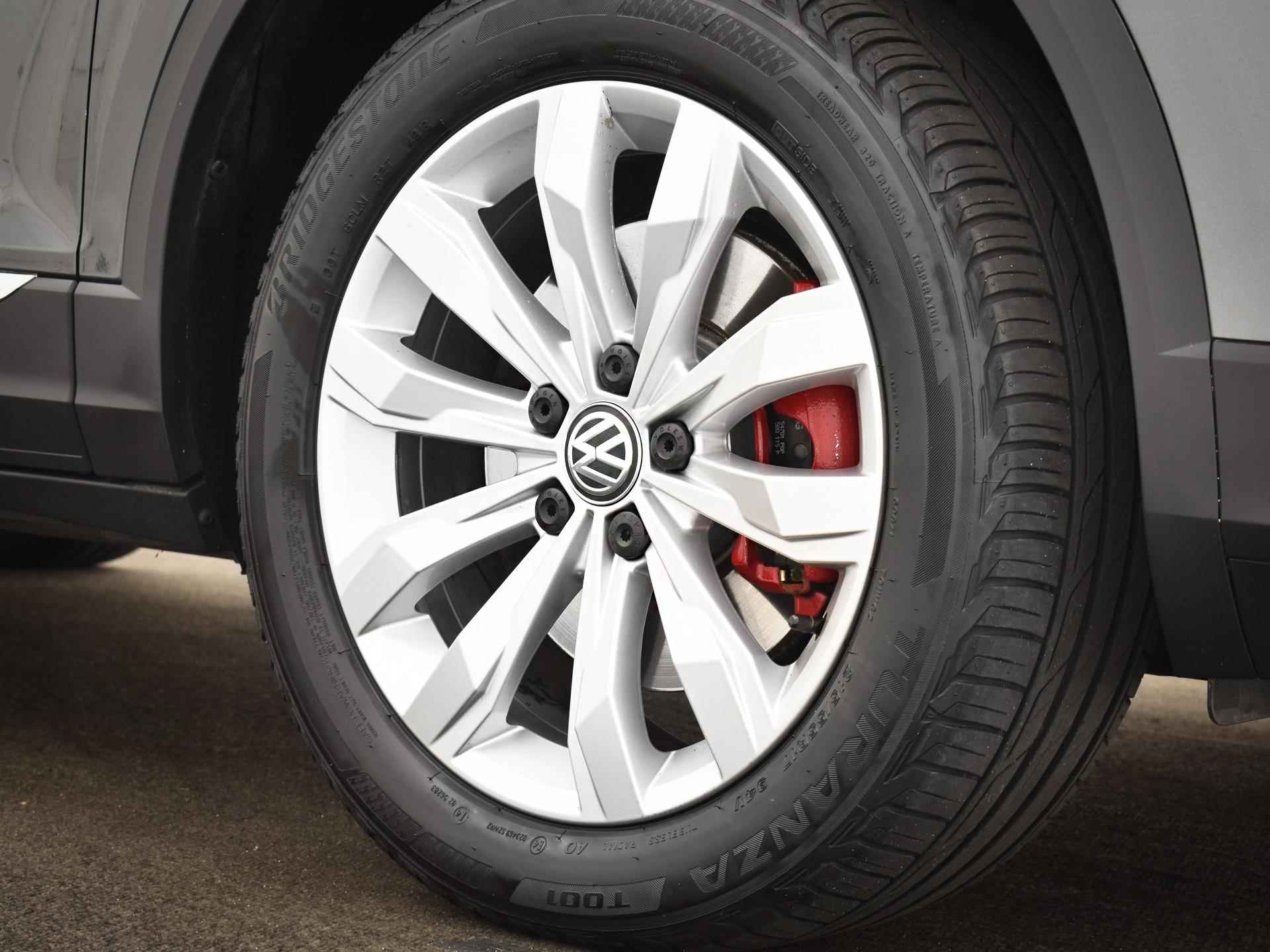 Volkswagen T-Roc 2.0 Tsi 190pk DSG 4Motion Sport | ACC | Climatronic | Keyless | Panoramadak | Elek. Achterklep | P-Sensoren | Camera | Navi | App-Connect | 17'' Inch | 12 Maanden BOVAG-Garantie - 18/30