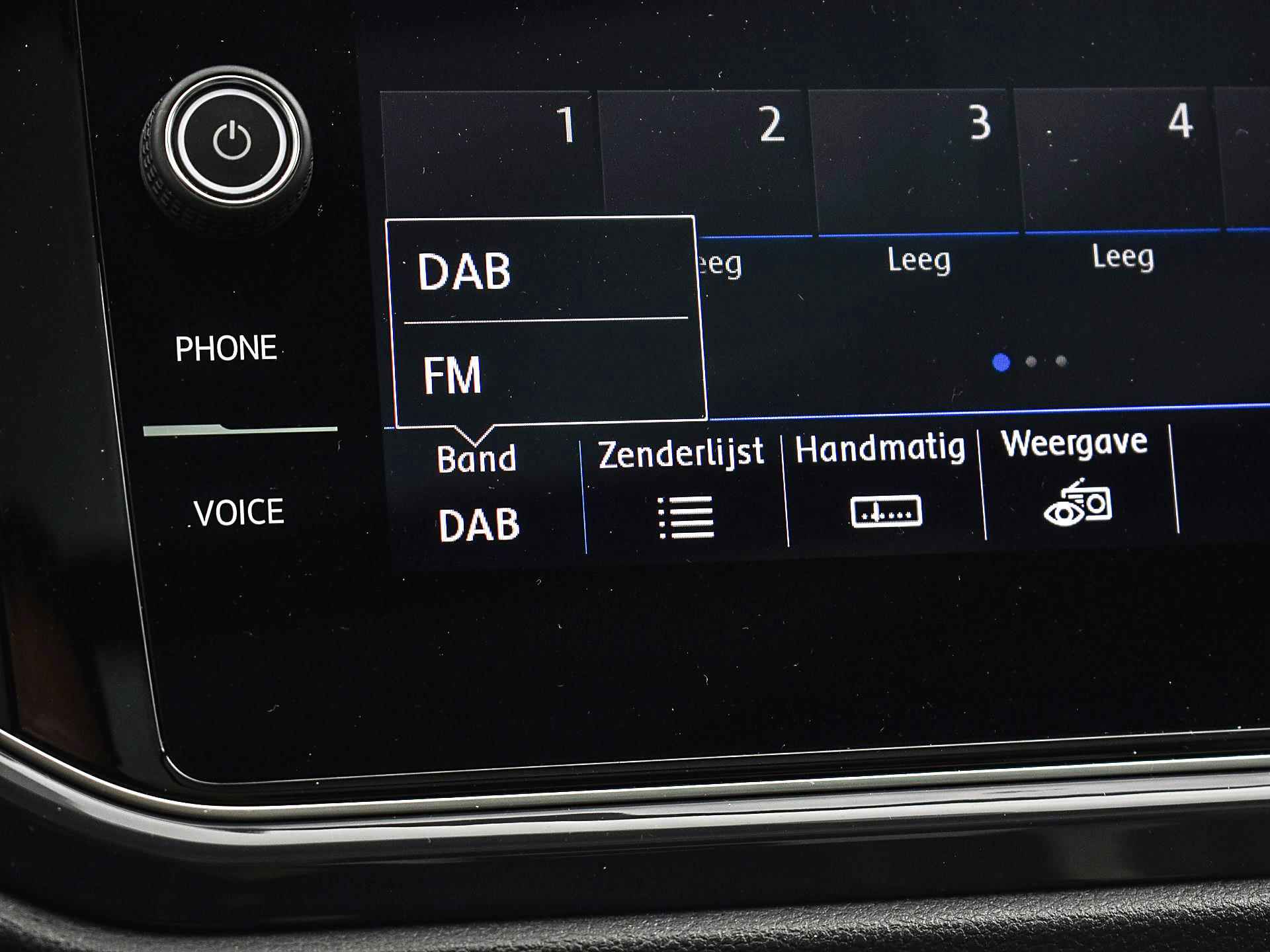 Volkswagen T-Roc 2.0 Tsi 190pk DSG 4Motion Sport | ACC | Climatronic | Keyless | Panoramadak | Elek. Achterklep | P-Sensoren | Camera | Navi | App-Connect | 17'' Inch | 12 Maanden BOVAG-Garantie - 27/30