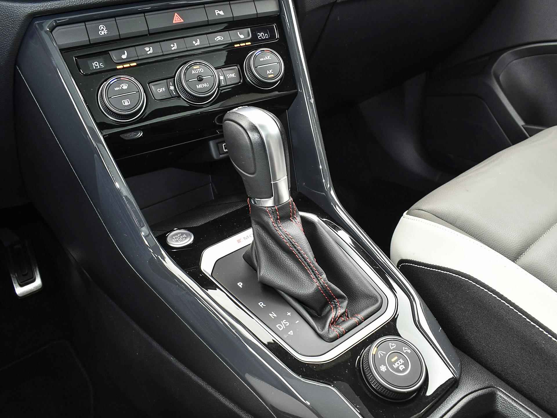 Volkswagen T-Roc 2.0 Tsi 190pk DSG 4Motion Sport | ACC | Climatronic | Keyless | Panoramadak | Elek. Achterklep | P-Sensoren | Camera | Navi | App-Connect | 17'' Inch | 12 Maanden BOVAG-Garantie - 28/30