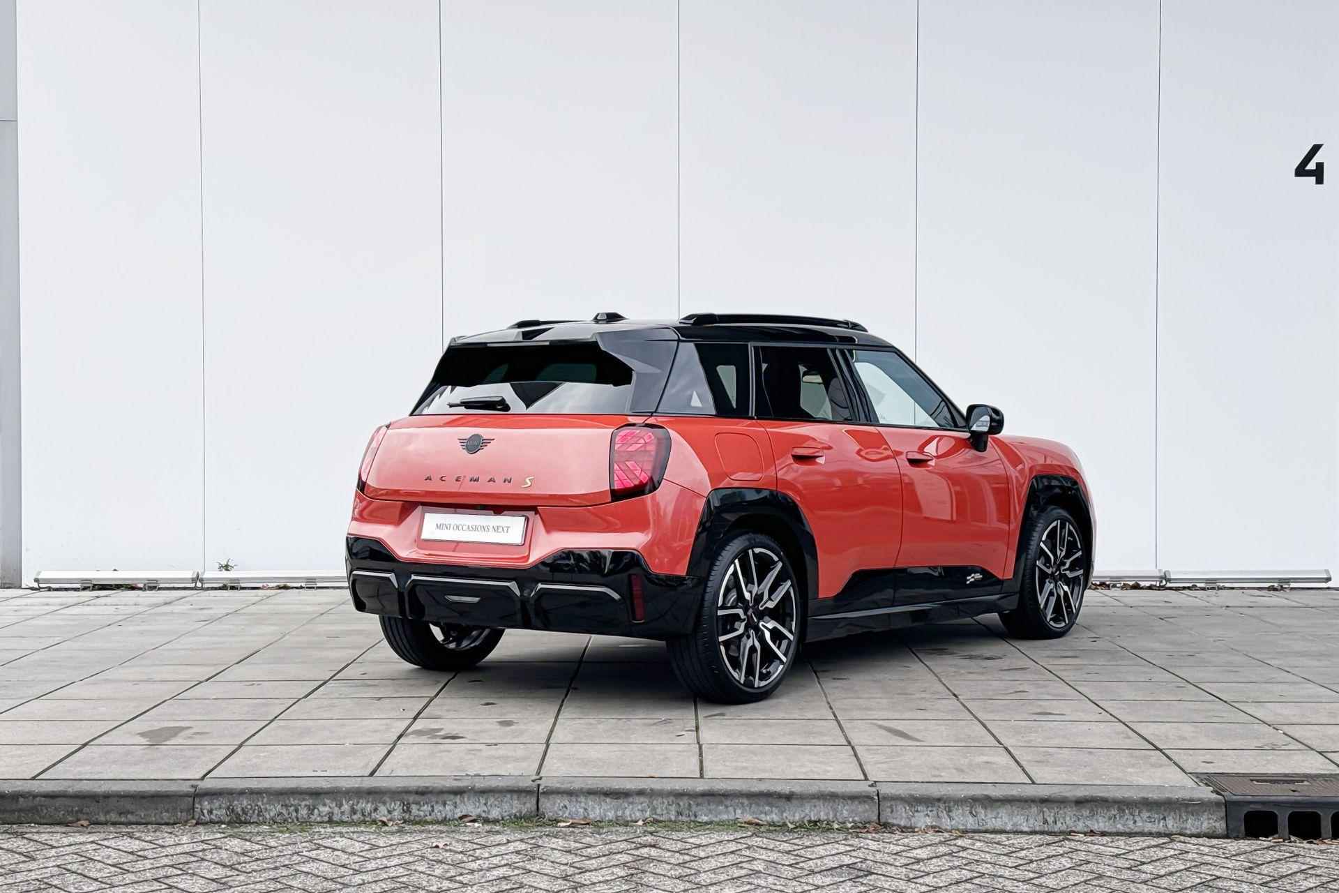 MINI Aceman SE John Cooper Works XL 54.2 kWh | Pakket XL | Dak en spiegelkappen in Jetblack - 4/26