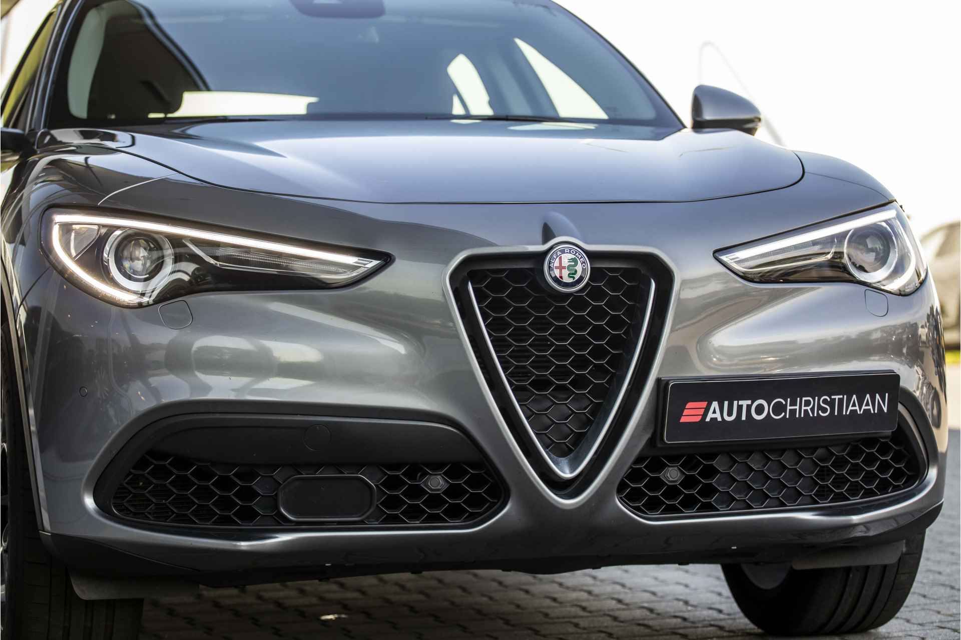 Alfa Romeo Stelvio 2.0 T AWD Super | Bi-Xenon | Camera | 20" | Dodehoek - 17/35