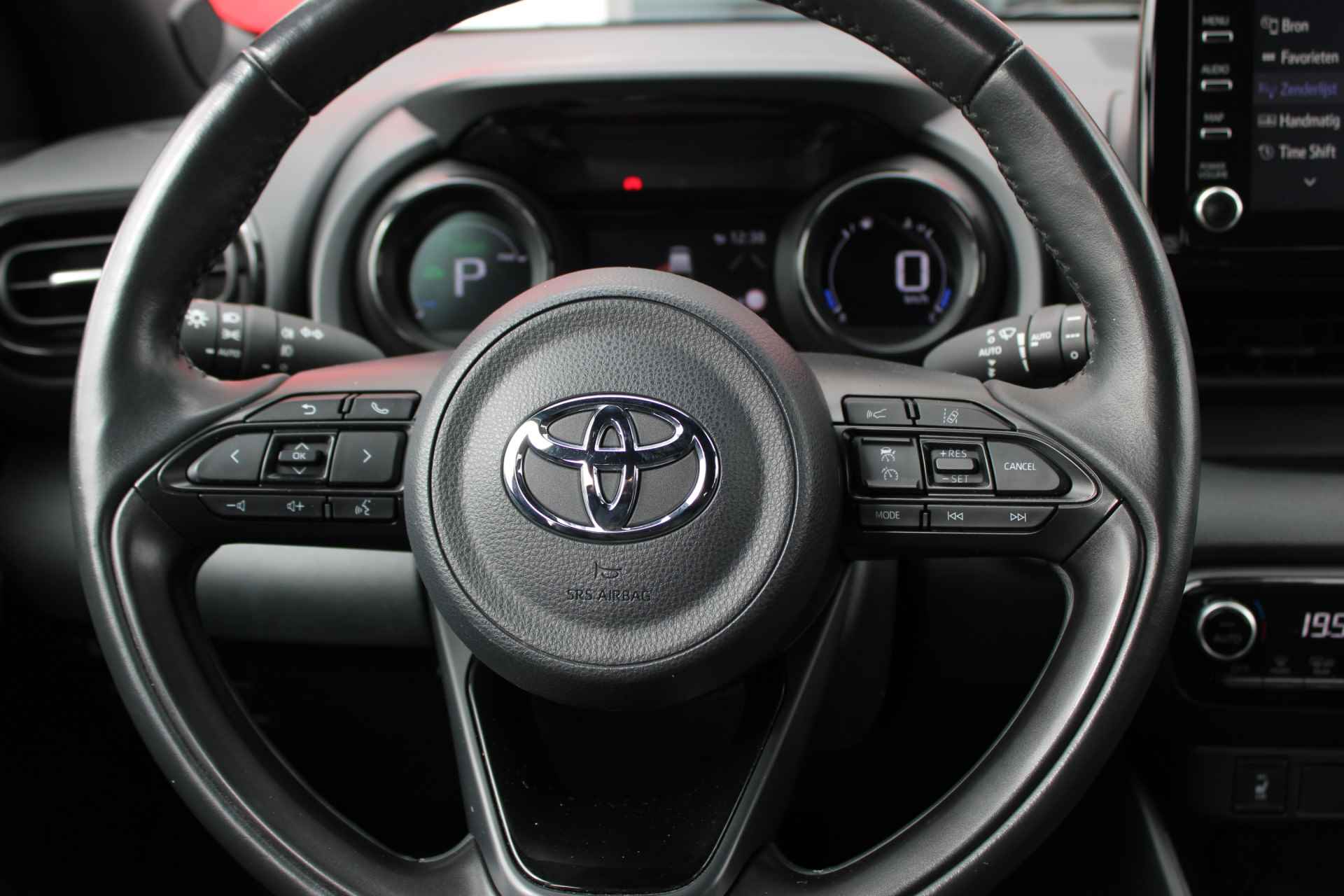 Toyota Yaris 1.5 Hybrid Executive Limited - 18/47