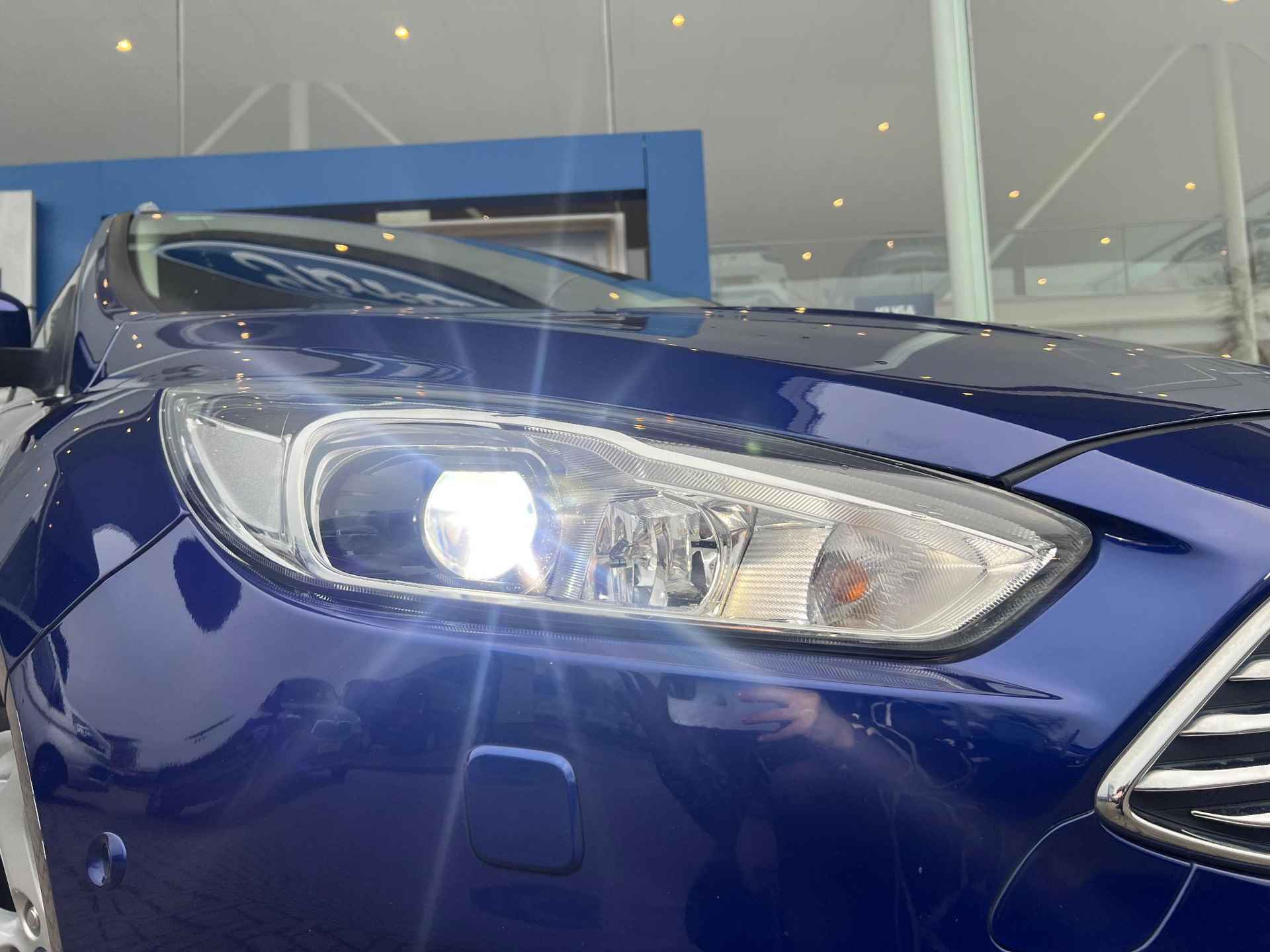 Ford Focus Wagon 1.5 TDCI Titanium Edition | 1e-eigenaar | Volledig dealeronderhouden | Leder | Xenon | Trekhaak - 8/29