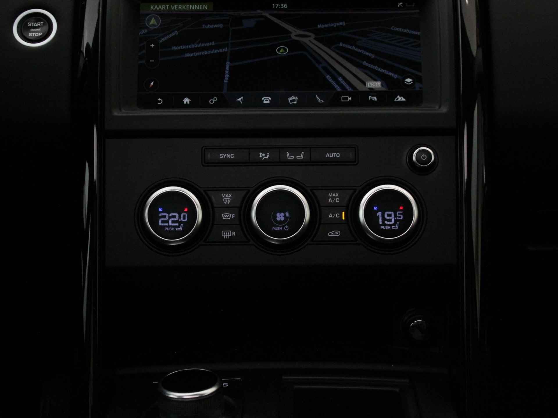 Land Rover Discovery 2.0 Si4 HSE 7p. | Panoramadak | Stuur- + Stoelverwarming | Luchtvering | Apple Carplay/Android Auto | Dodehoek | Voorruit Verwarmd | Camera | Geheugenstoel | Rijklaarprijs! - 19/35